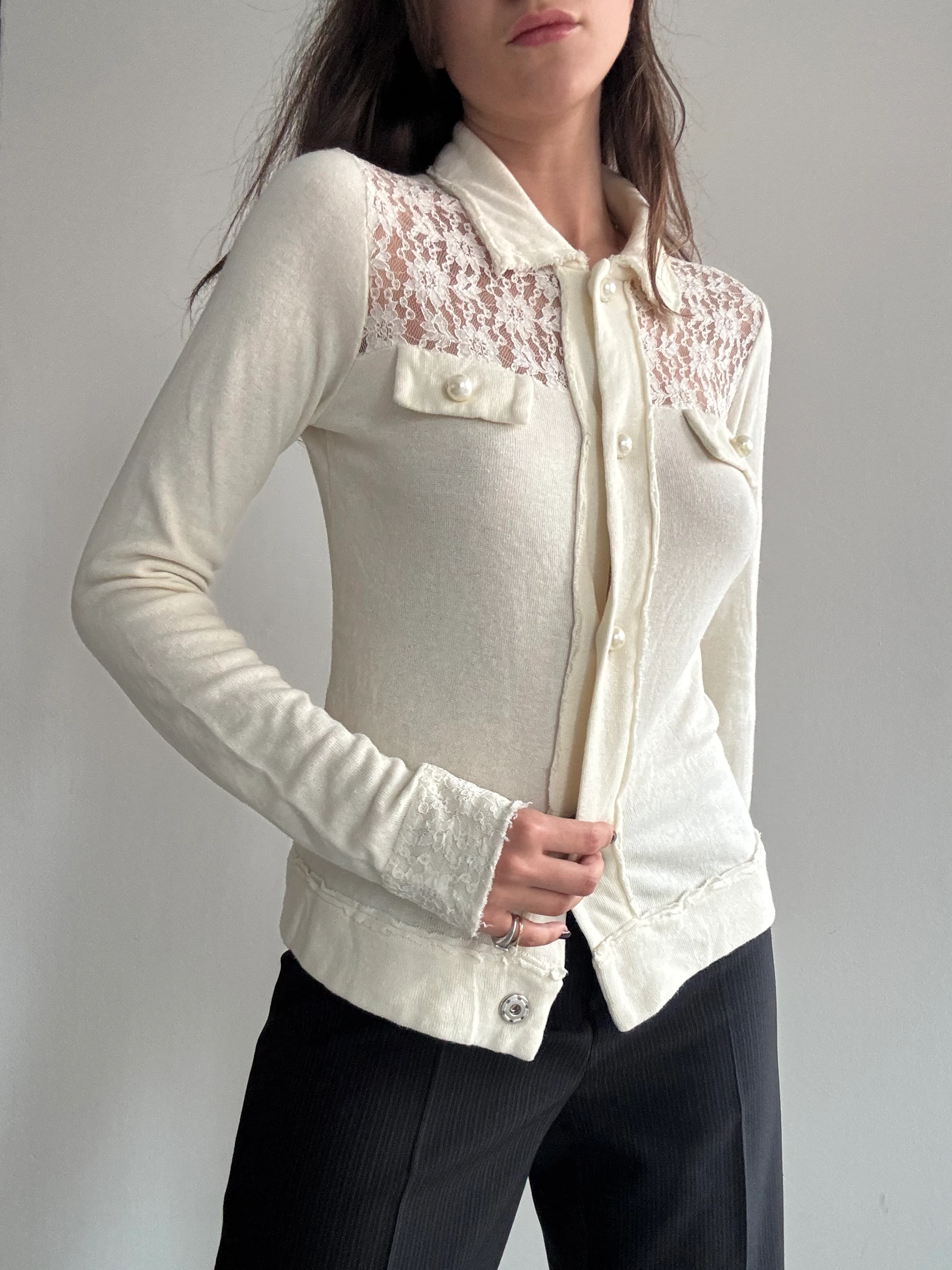 Dantel Detaylı İnci Düğmeli Gömlek 