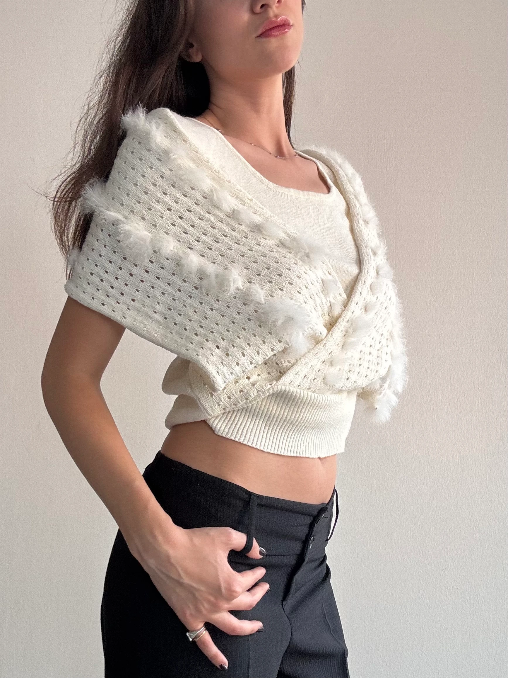 Tüy Detaylı Krem Triko Üst 