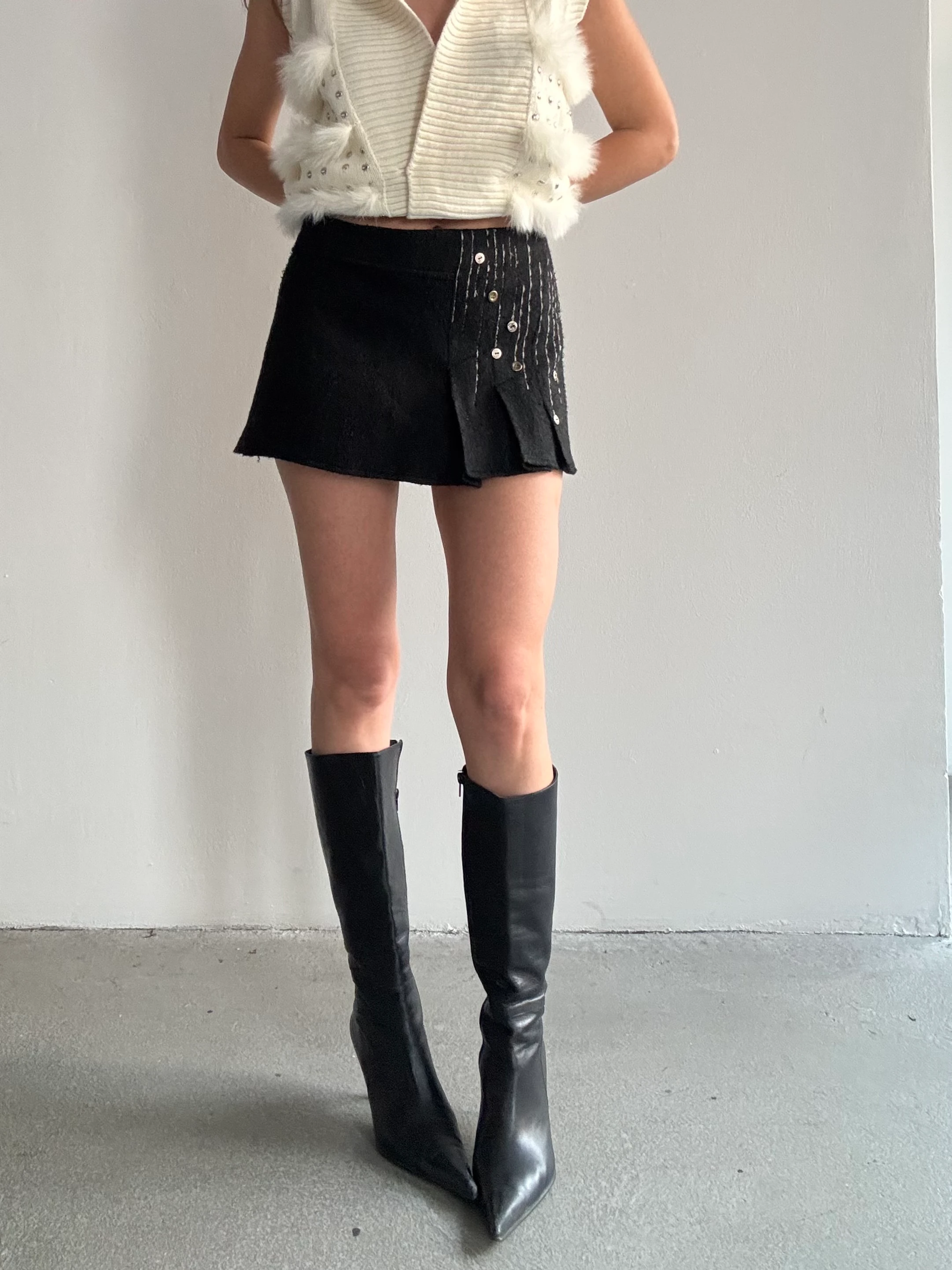 Düğme Detaylı Yün Etek 