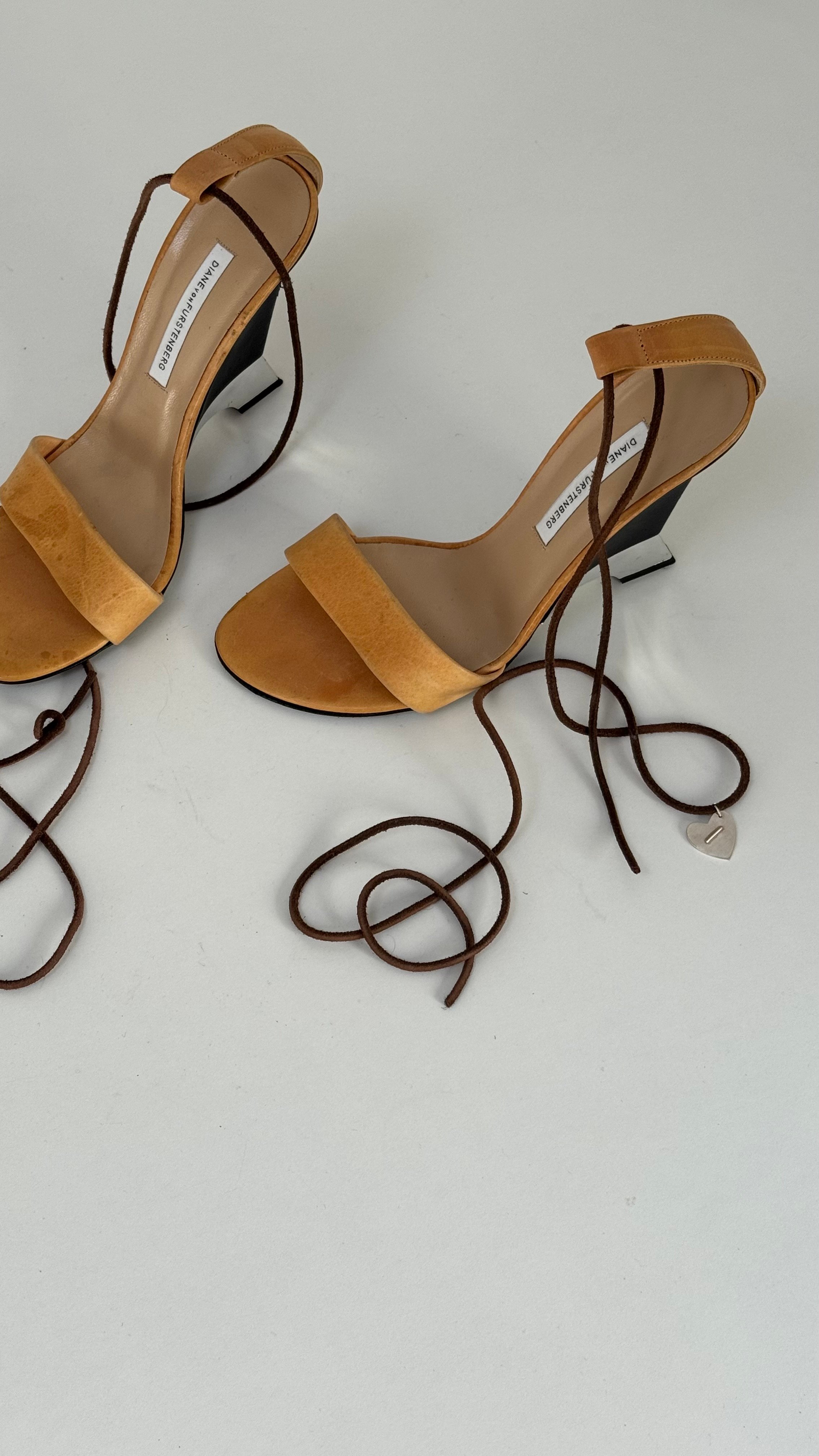 DVF Bağcıklı Topuklu Ayakkabı 
