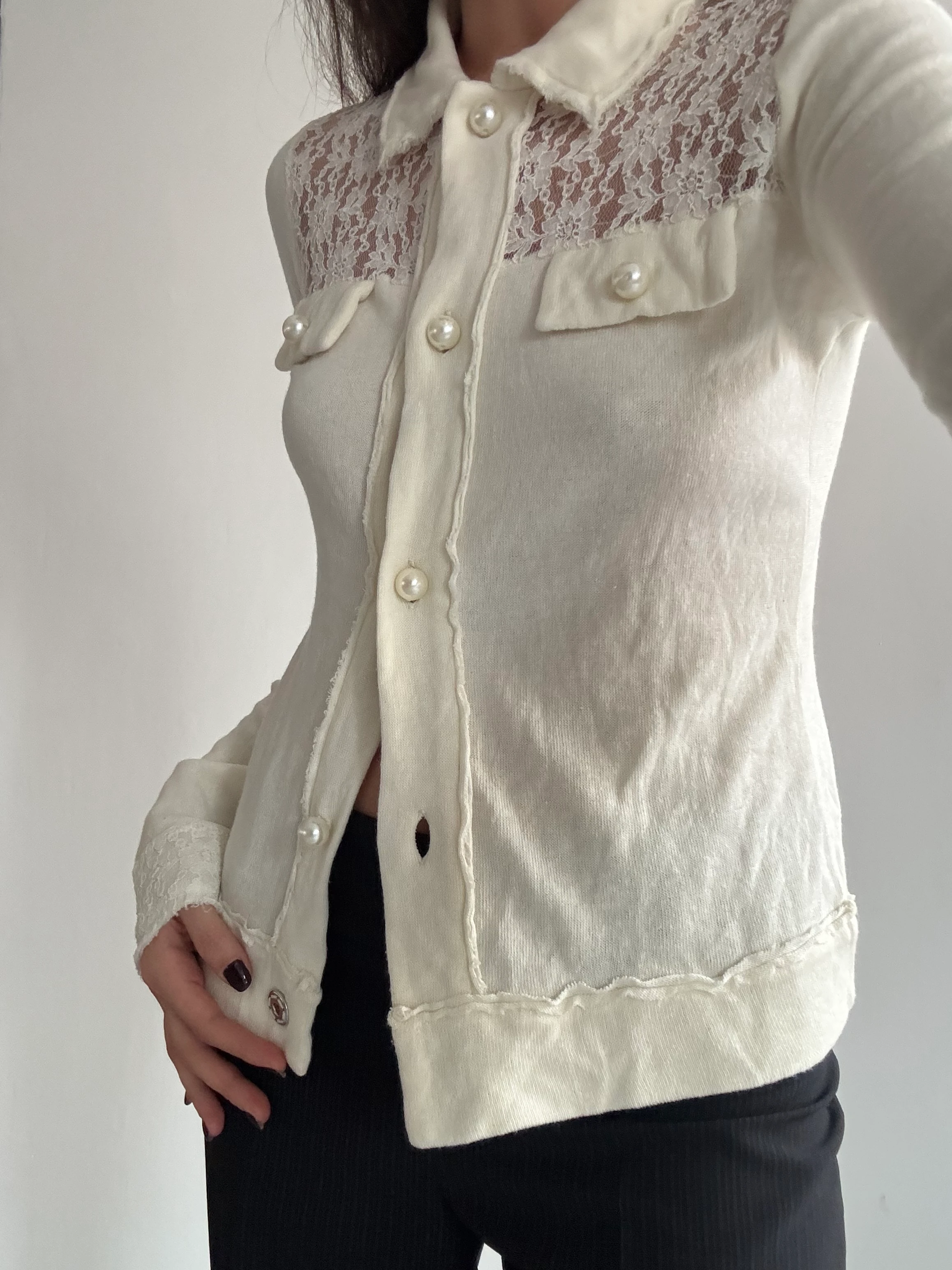 Dantel Detaylı İnci Düğmeli Gömlek 