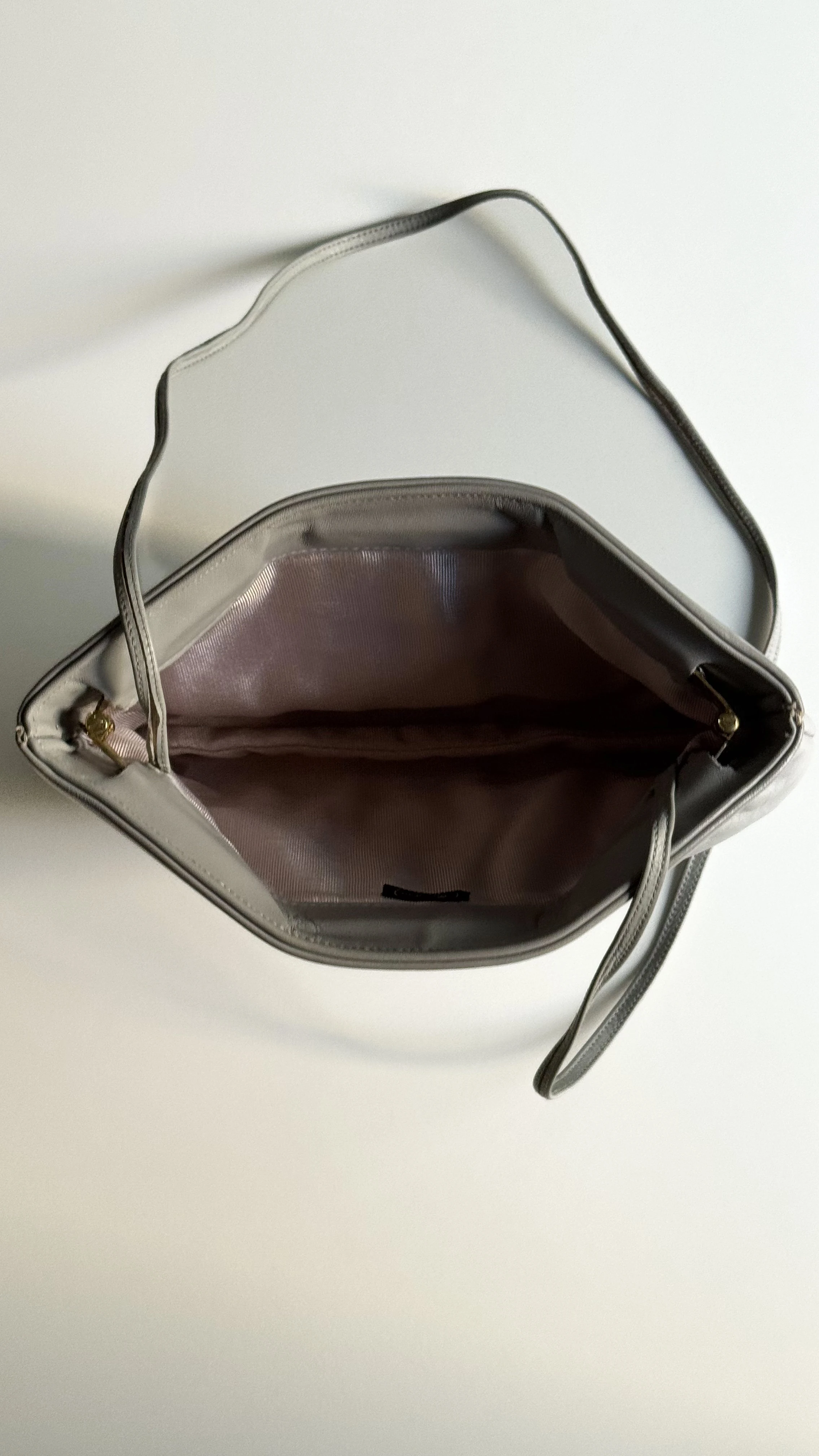 Gri Deri Pileli Askılı Çanta 