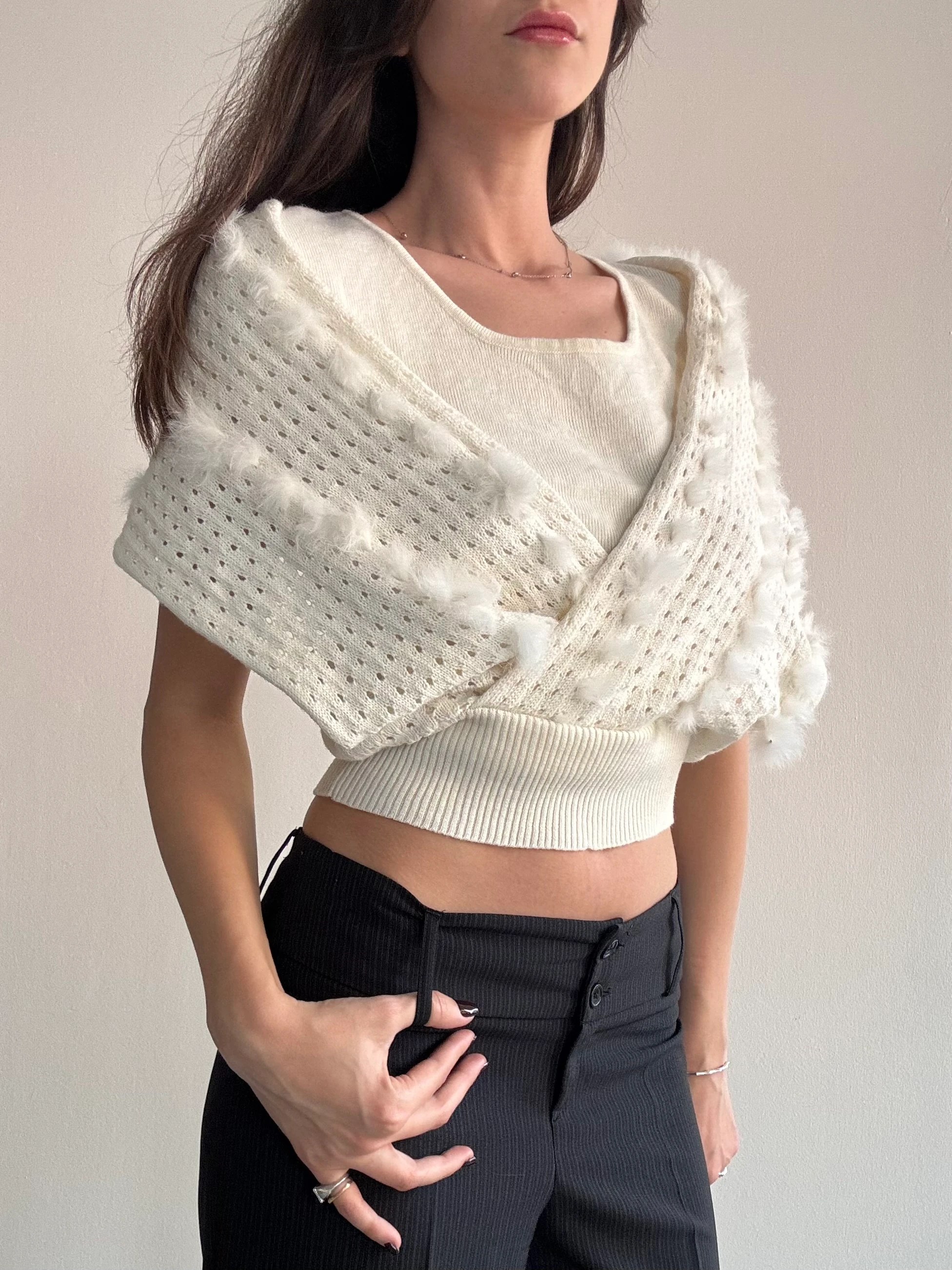 Tüy Detaylı Krem Triko Üst 