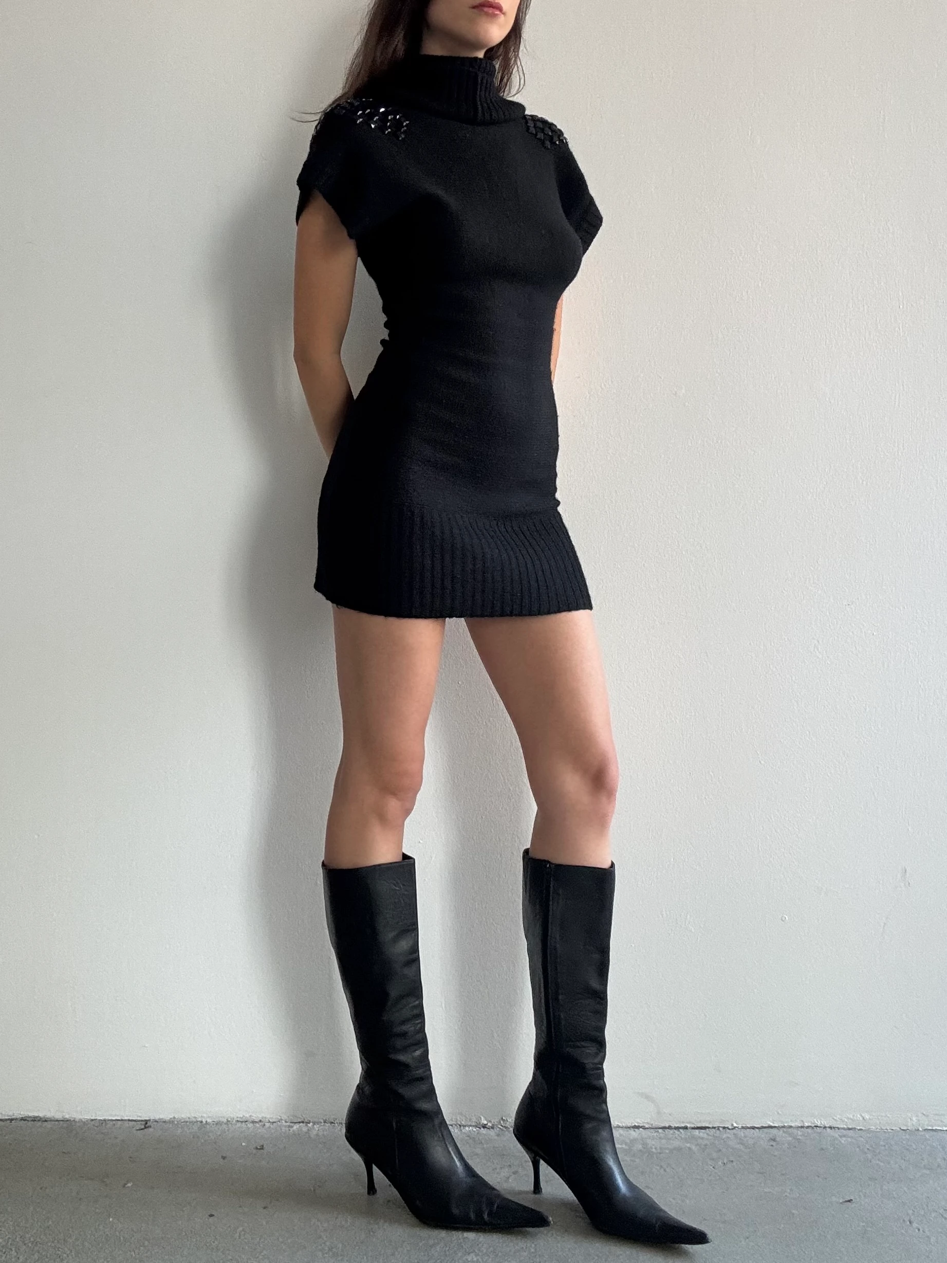 Siyah Taş Detaylı Triko Elbise 