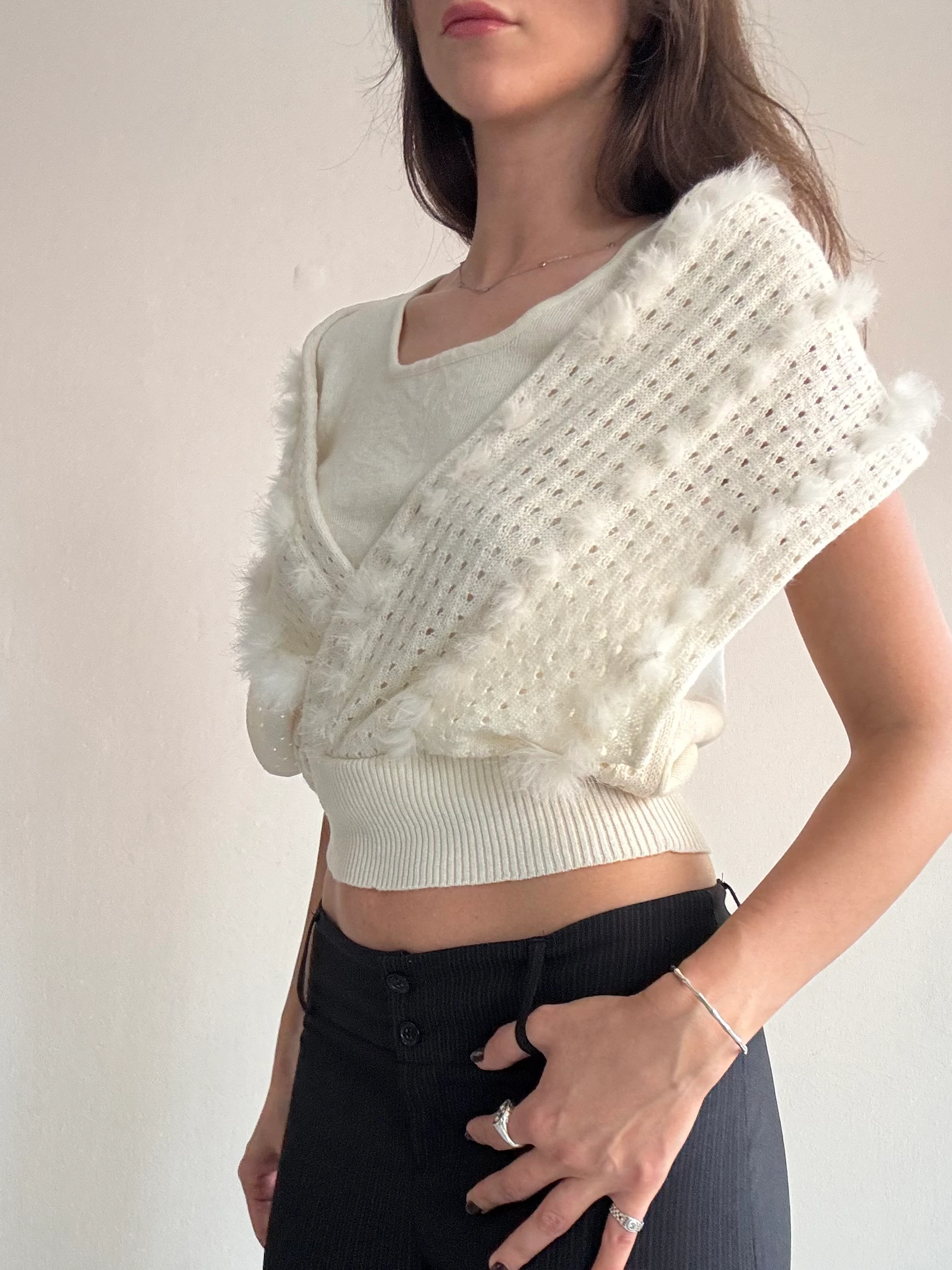 Tüy Detaylı Krem Triko Üst 