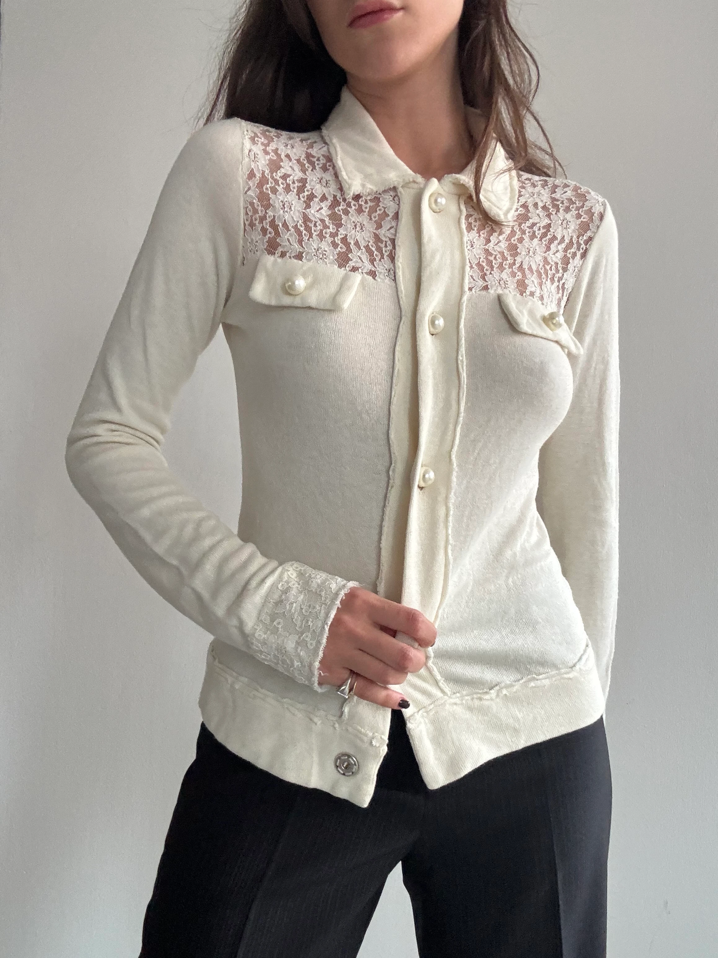 Dantel Detaylı İnci Düğmeli Gömlek 