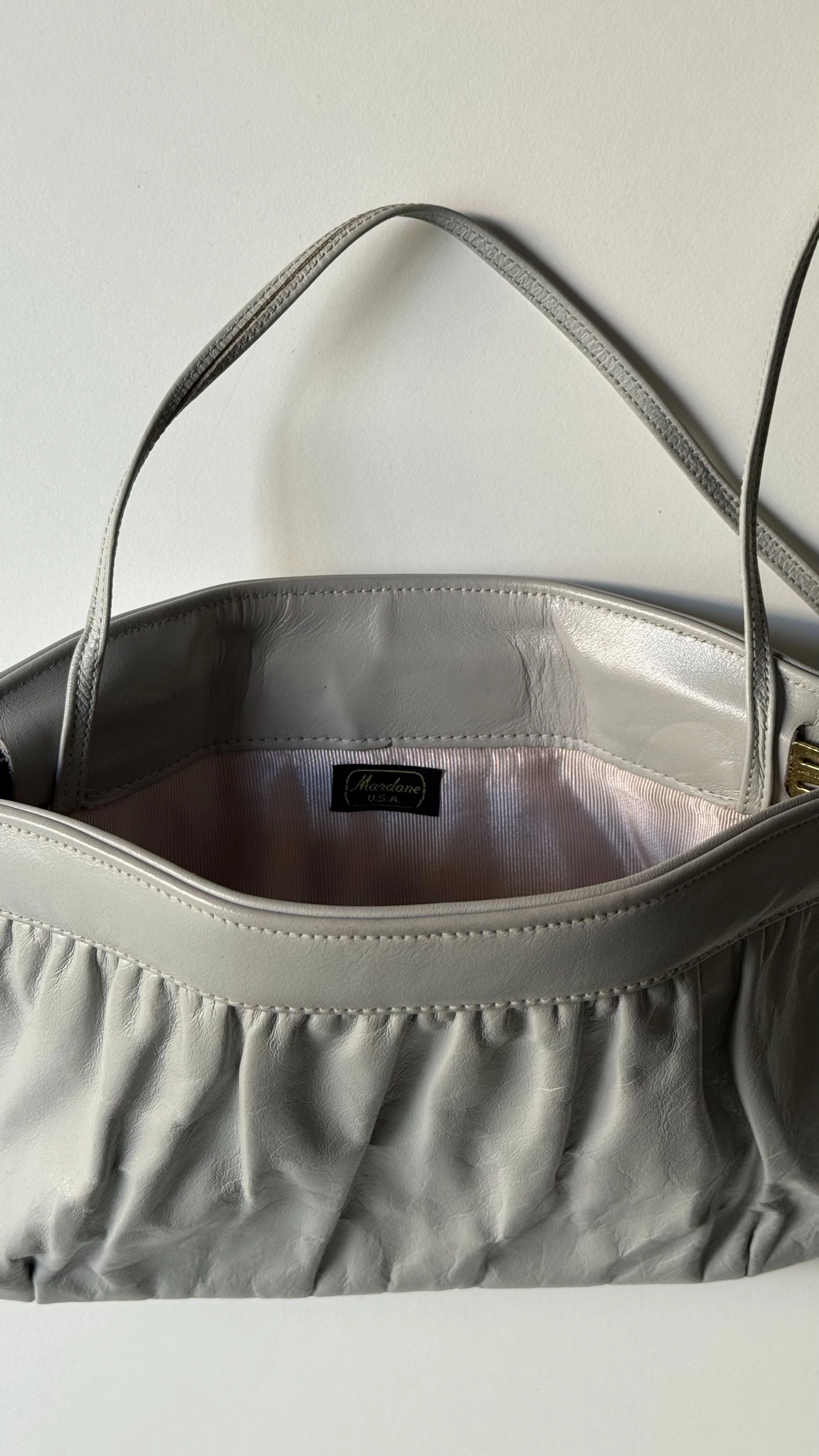 Gri Deri Pileli Askılı Çanta 