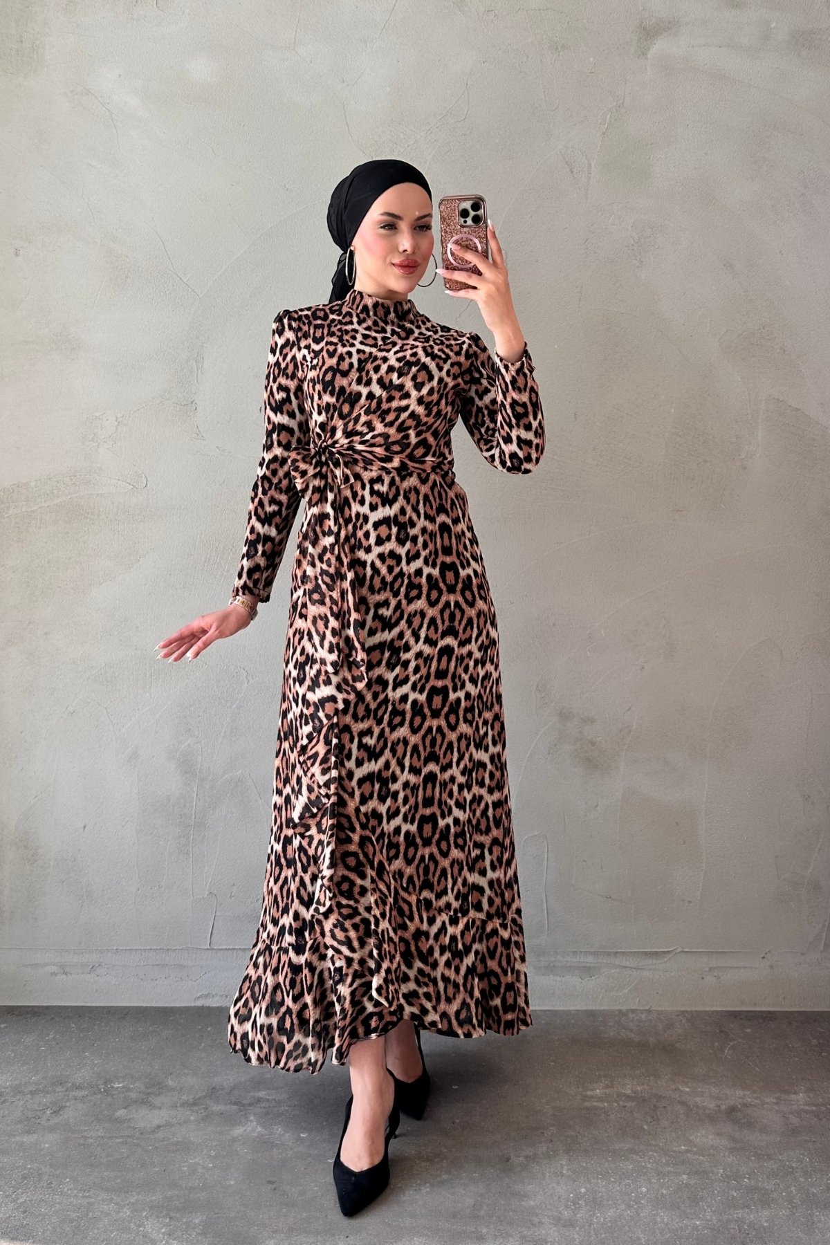 Leopar Desenli Beli Kuşaklı Tesettür Elbise