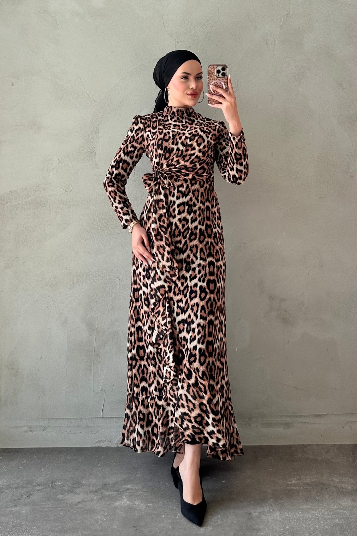 Leopar Desenli Beli Kuşaklı Tesettür Elbise