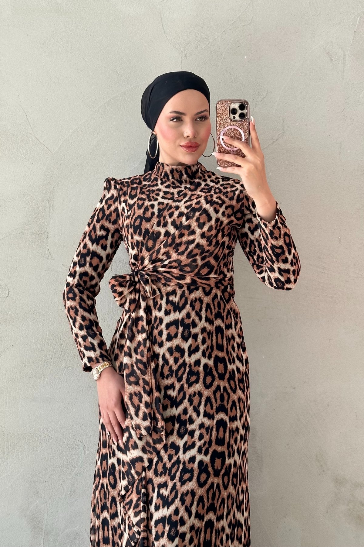 Leopar Desenli Beli Kuşaklı Tesettür Elbise