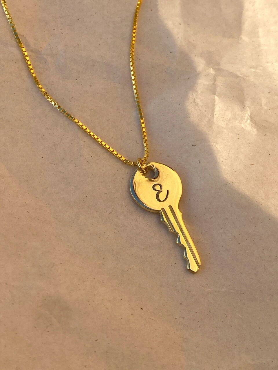 925 Gümüş | Unisex İstediğini Yazdır Harfli Anahtar Kolye Model-1 (3 Farklı Zincir Seçeneği ile)