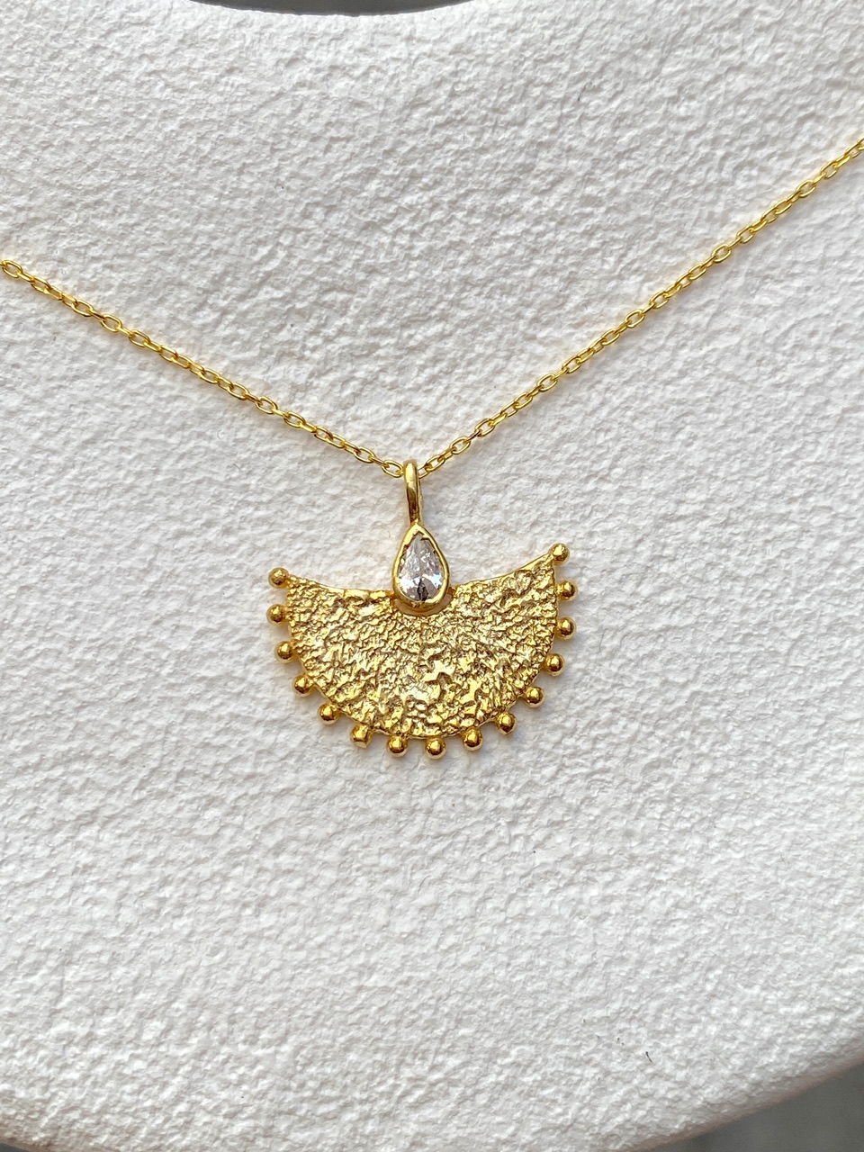 925 Gümüş | Beyaz Taşlı Yelpaze Kolye