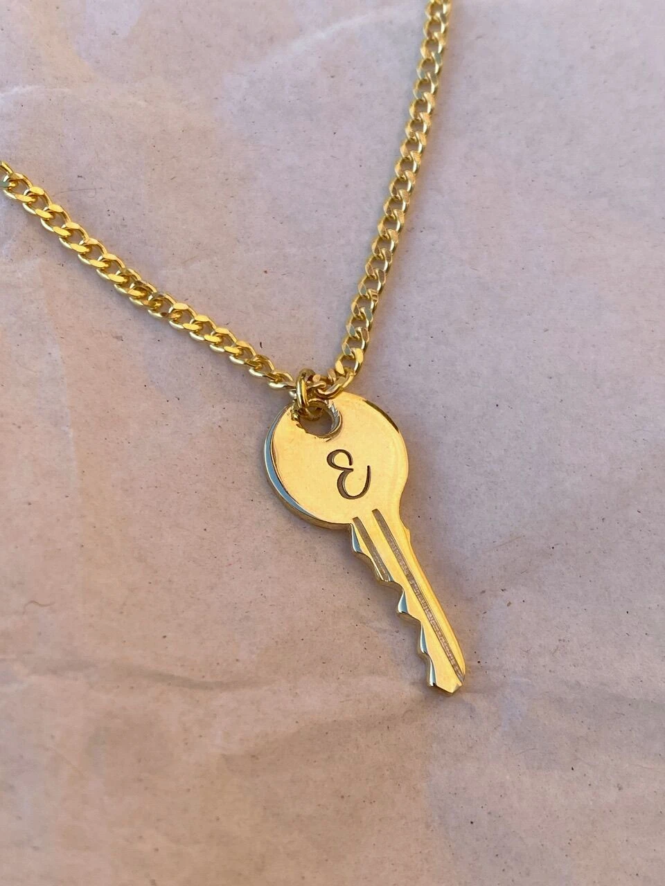 925 Gümüş | Unisex İstediğini Yazdır Harfli Anahtar Kolye Model-1 (3 Farklı Zincir Seçeneği ile)