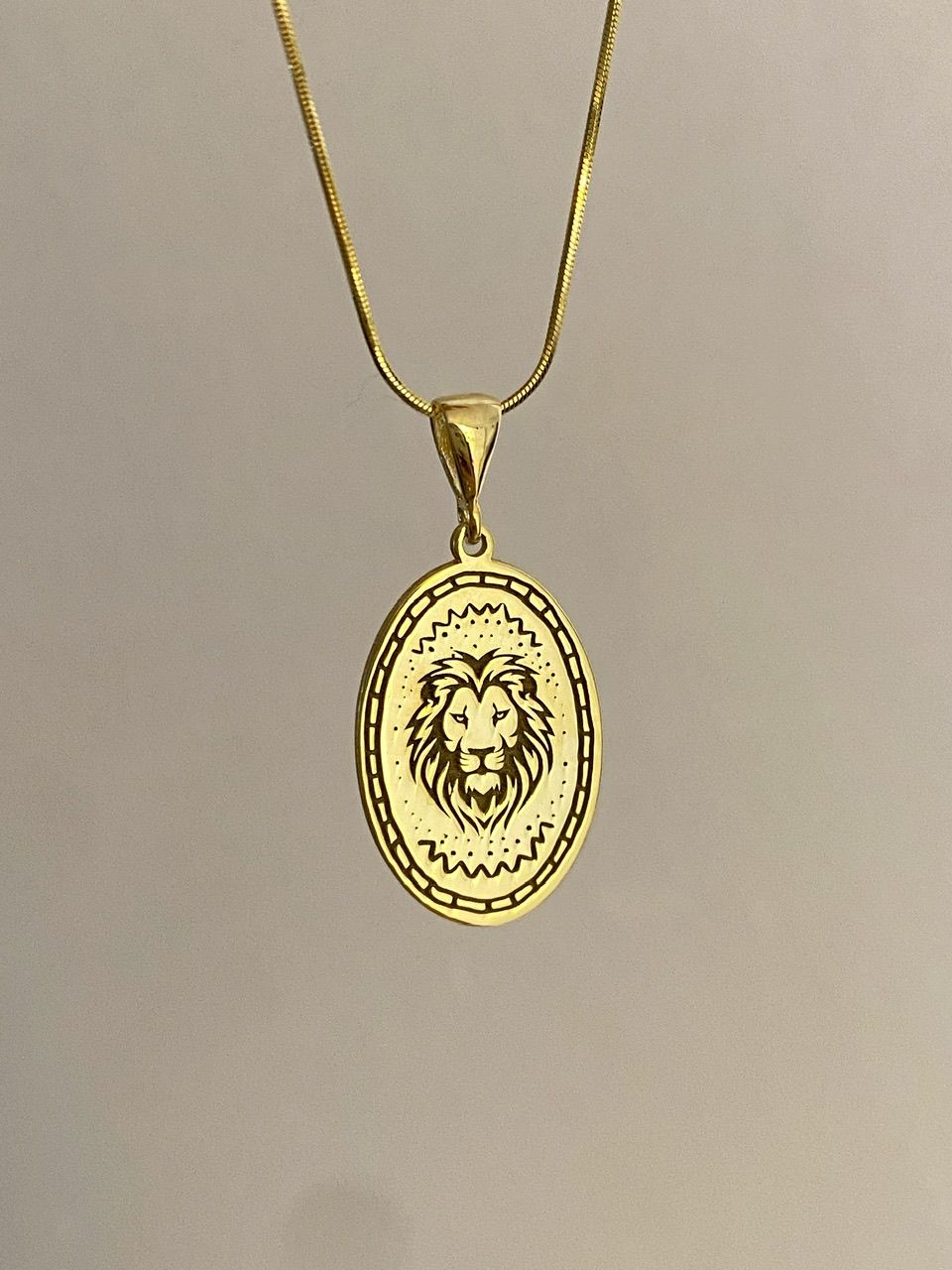 925 Gümüş | PHEAR Özel Tasarım Unisex Aslan Figürlü Madalyon Kolye