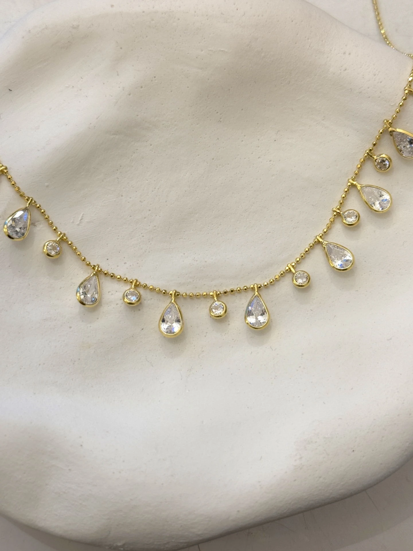 925 Gümüş | Sallantılı Top Zincirli Damla Taşlı Kolye