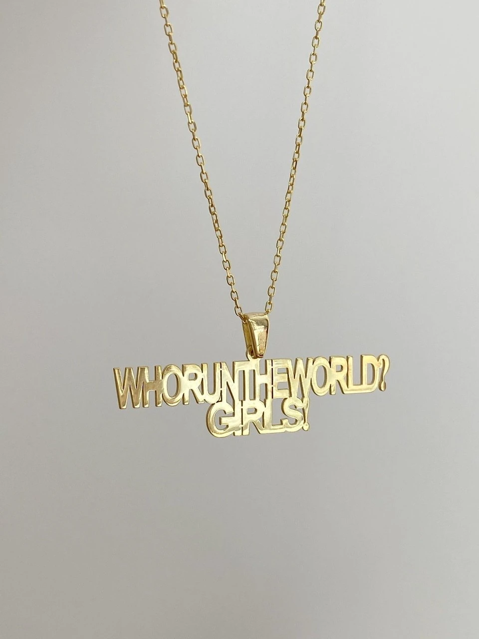 925 Gümüş | ''WHO RUN THE WORLD? GIRLS!'' Kolye