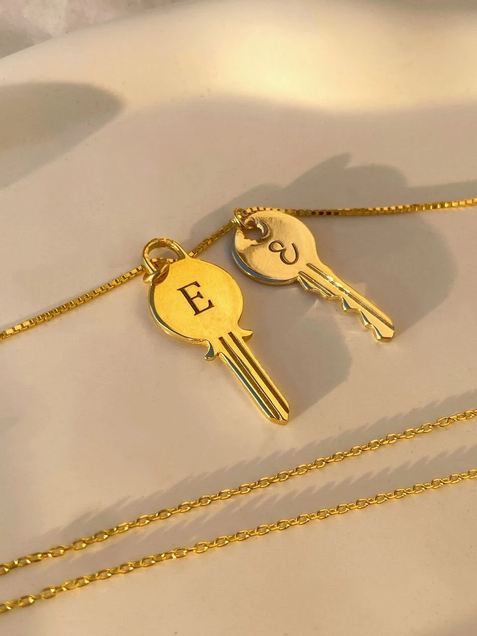 925 Gümüş | Unisex İstediğini Yazdır Harfli Anahtar Kolye Model-1 (3 Farklı Zincir Seçeneği ile)