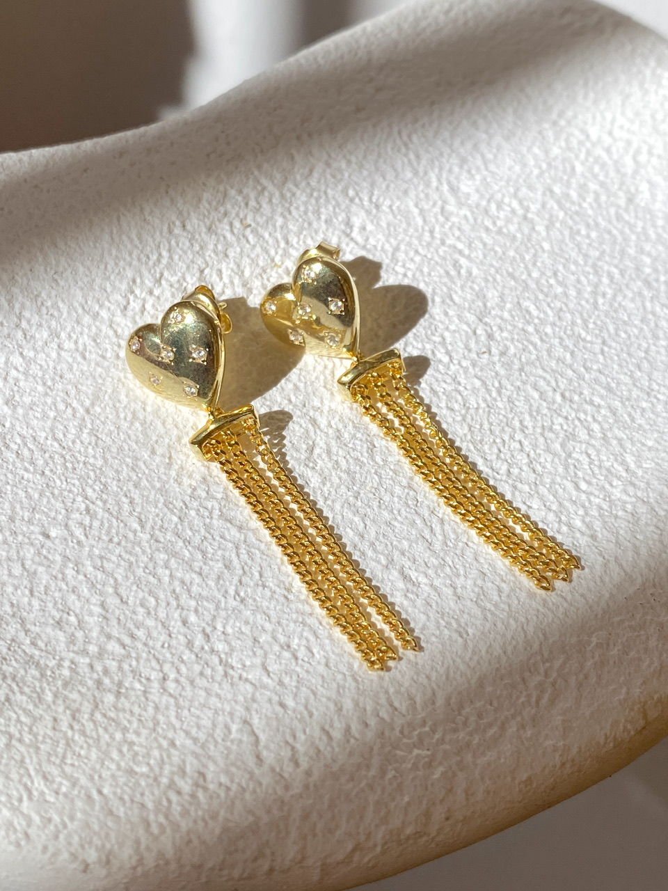 925 Gümüş | Sallantılı Zincirli Taş Detaylı Kalp Küpe