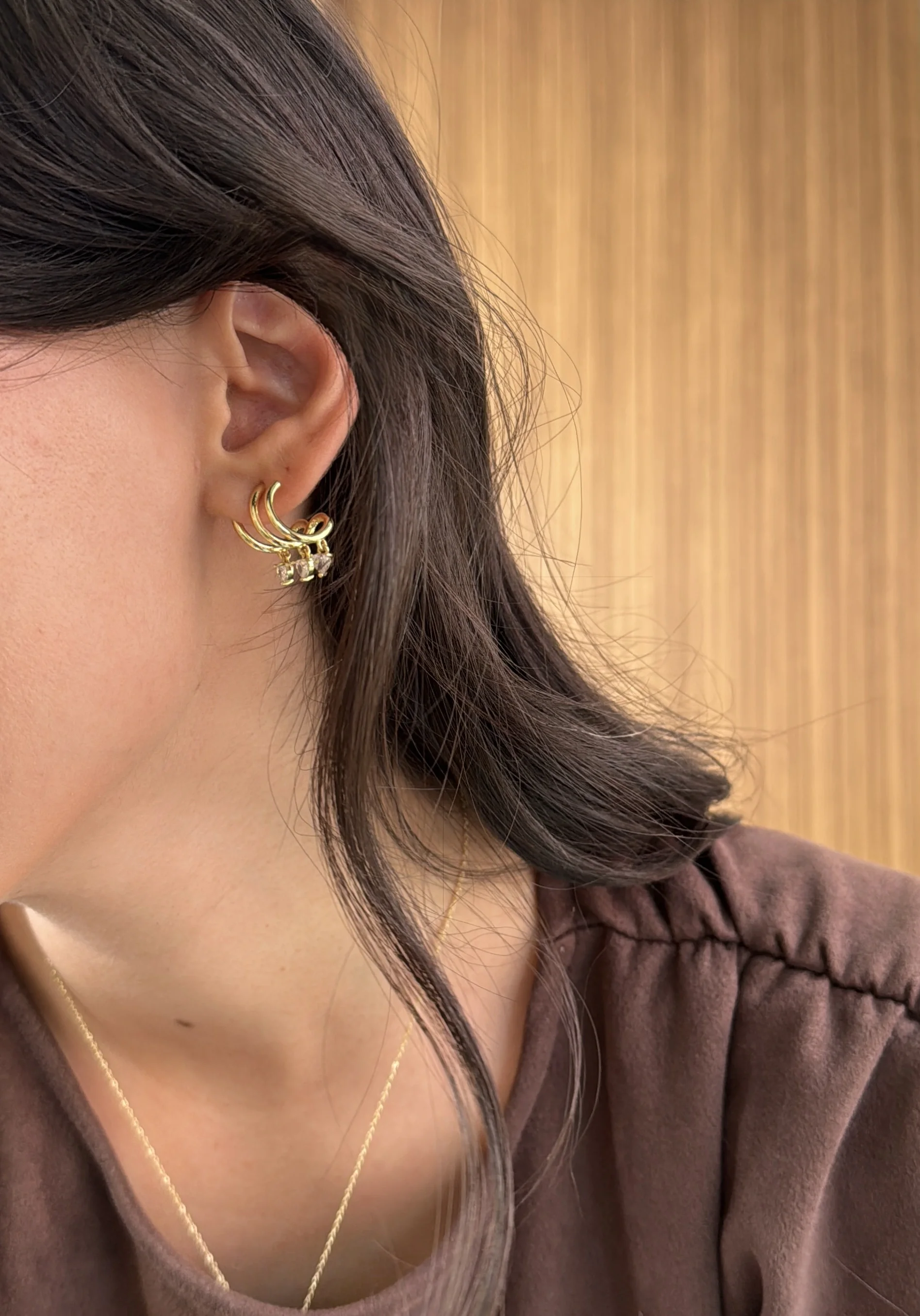 3’lü Görünümlü Kalp Taşlı Gold Küpe