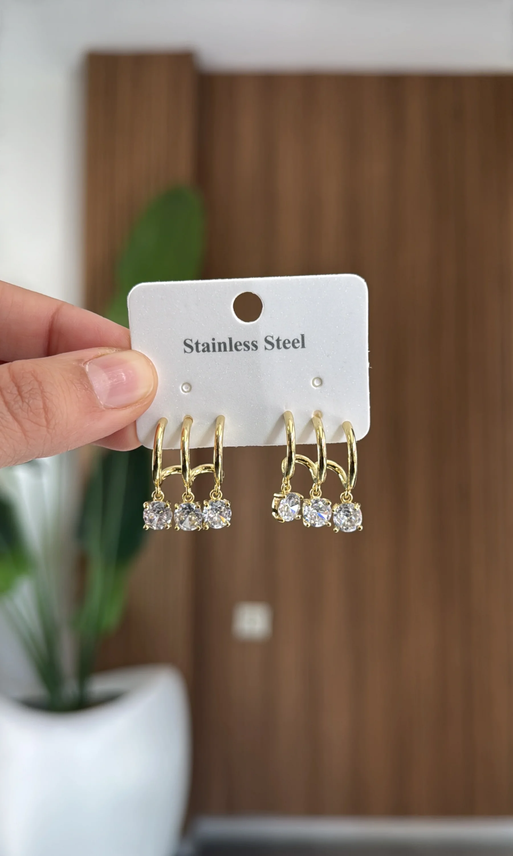 3’lü Görünümlü Taşlı Gold Küpe