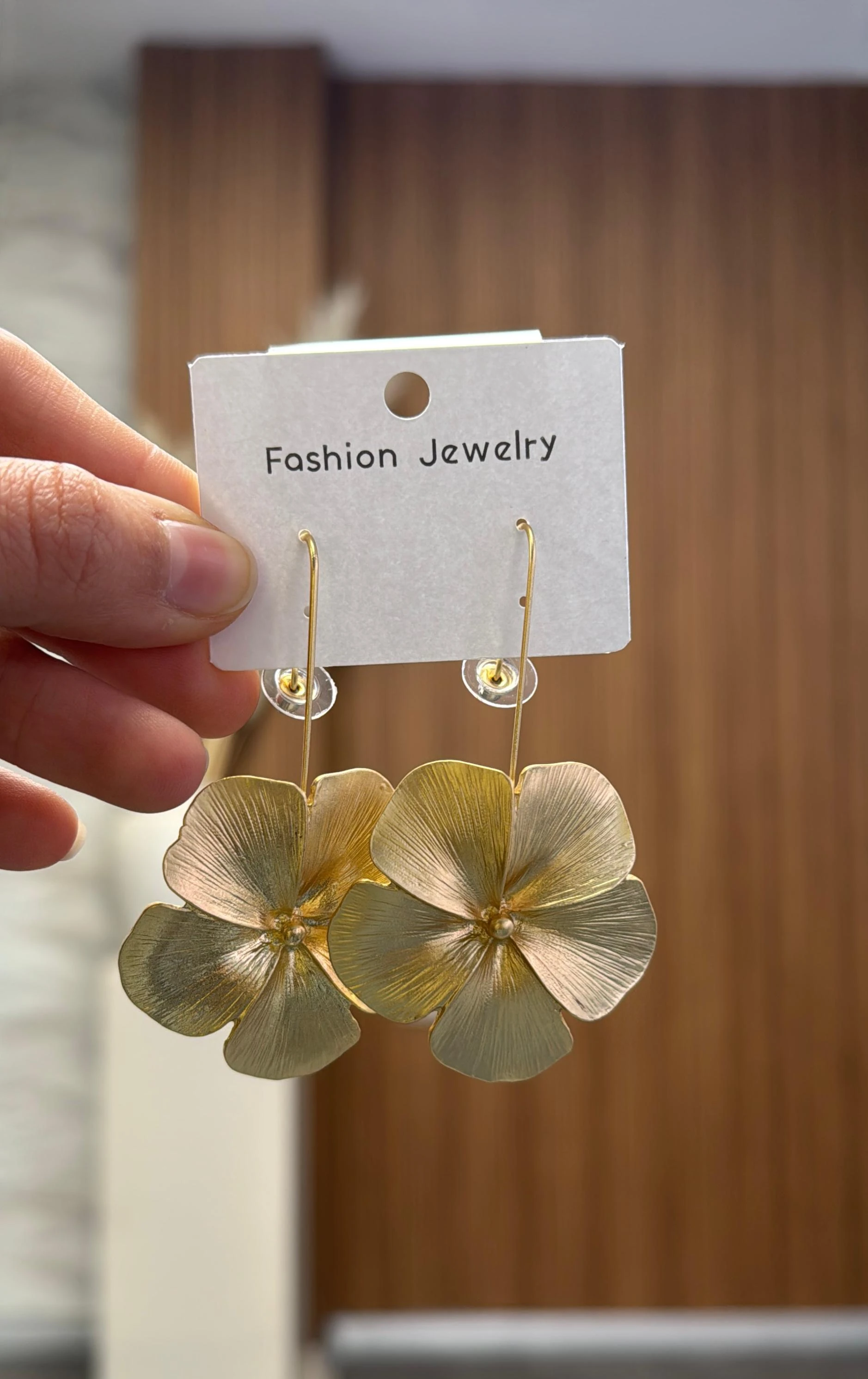 Büyük Çiçek Model Sallanan Küpe