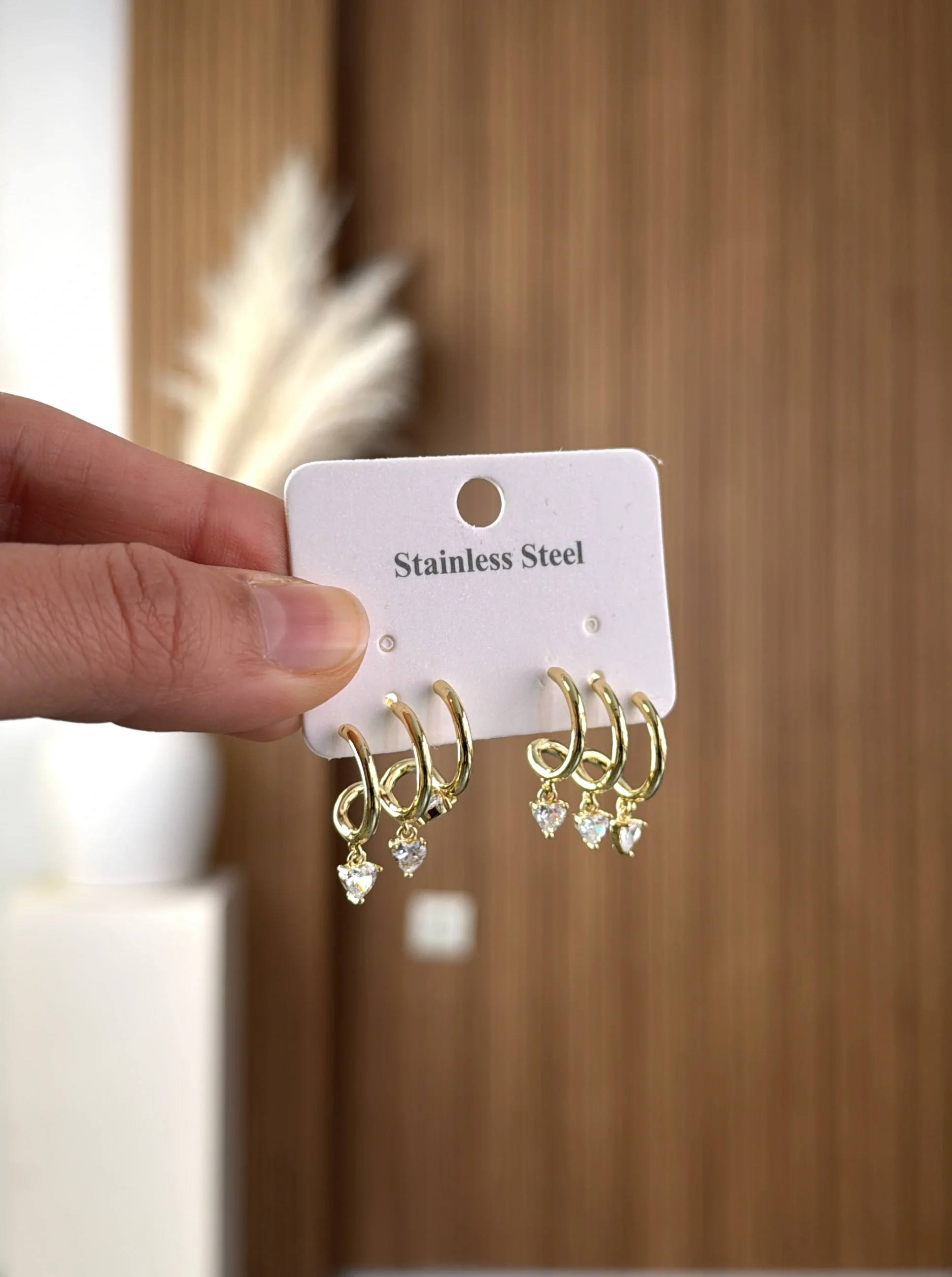 3’lü Görünümlü Kalp Taşlı Gold Küpe