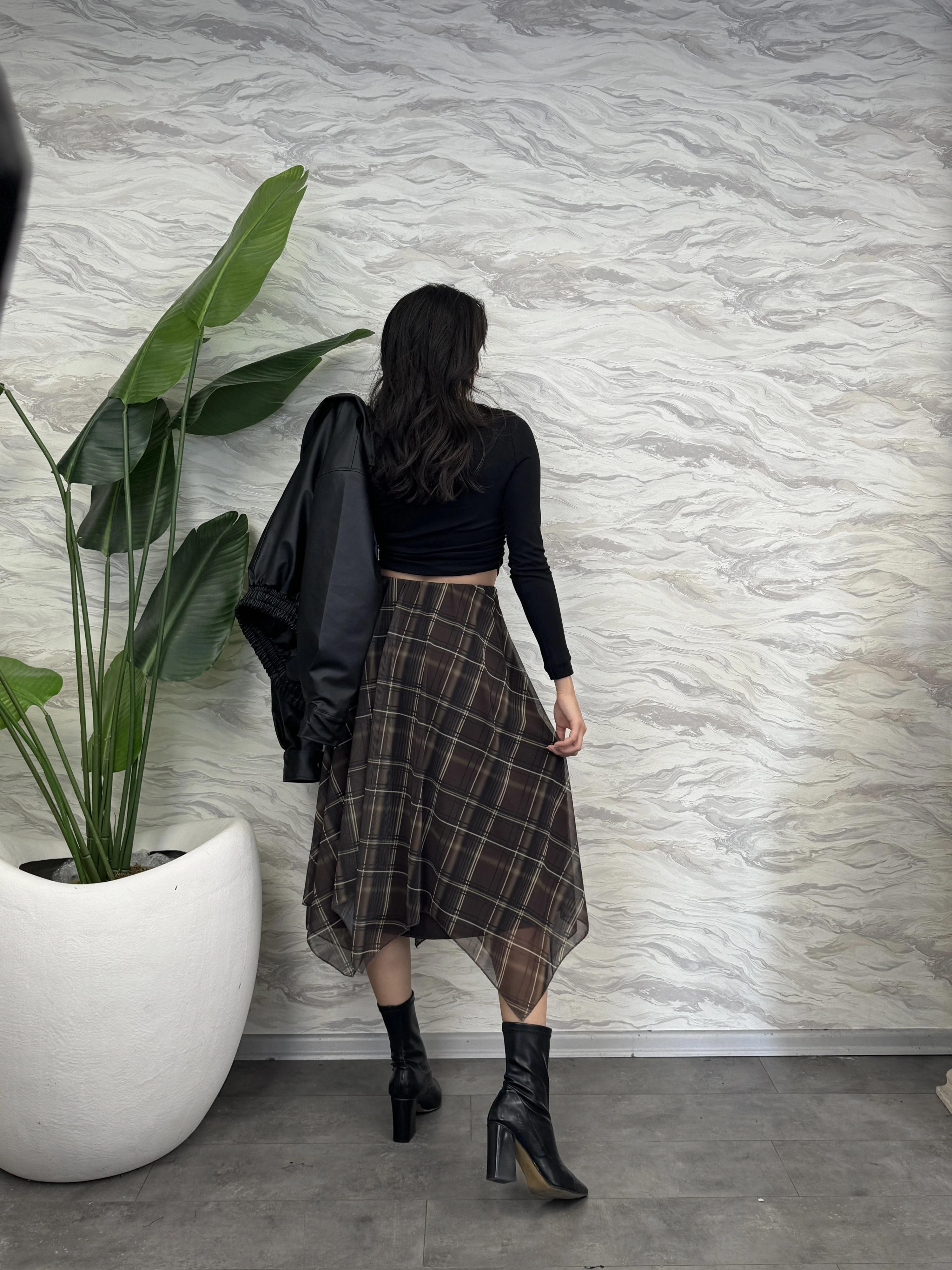 Dantel Detay Altı Asimetrik Uzun Etek