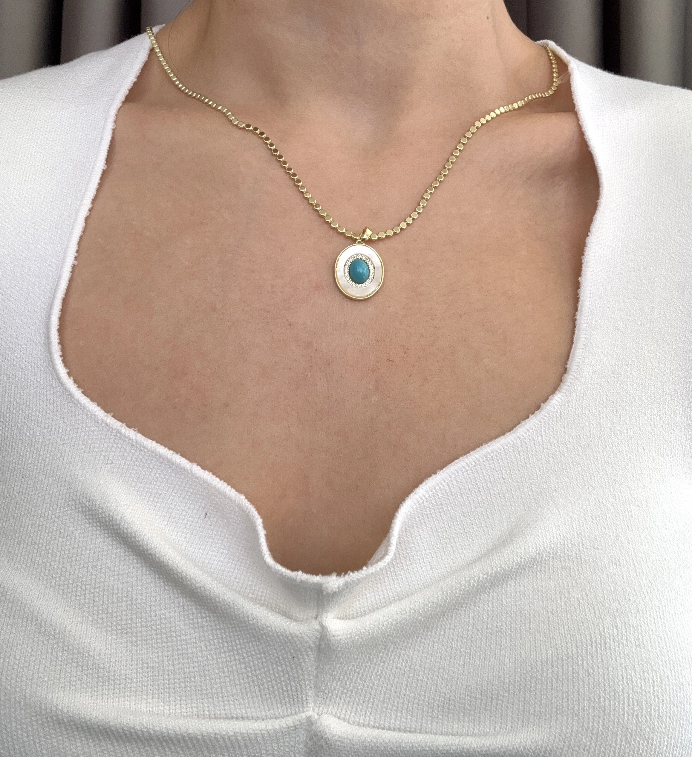 Pullu Taş Ve Boncuk Detaylı Kolye