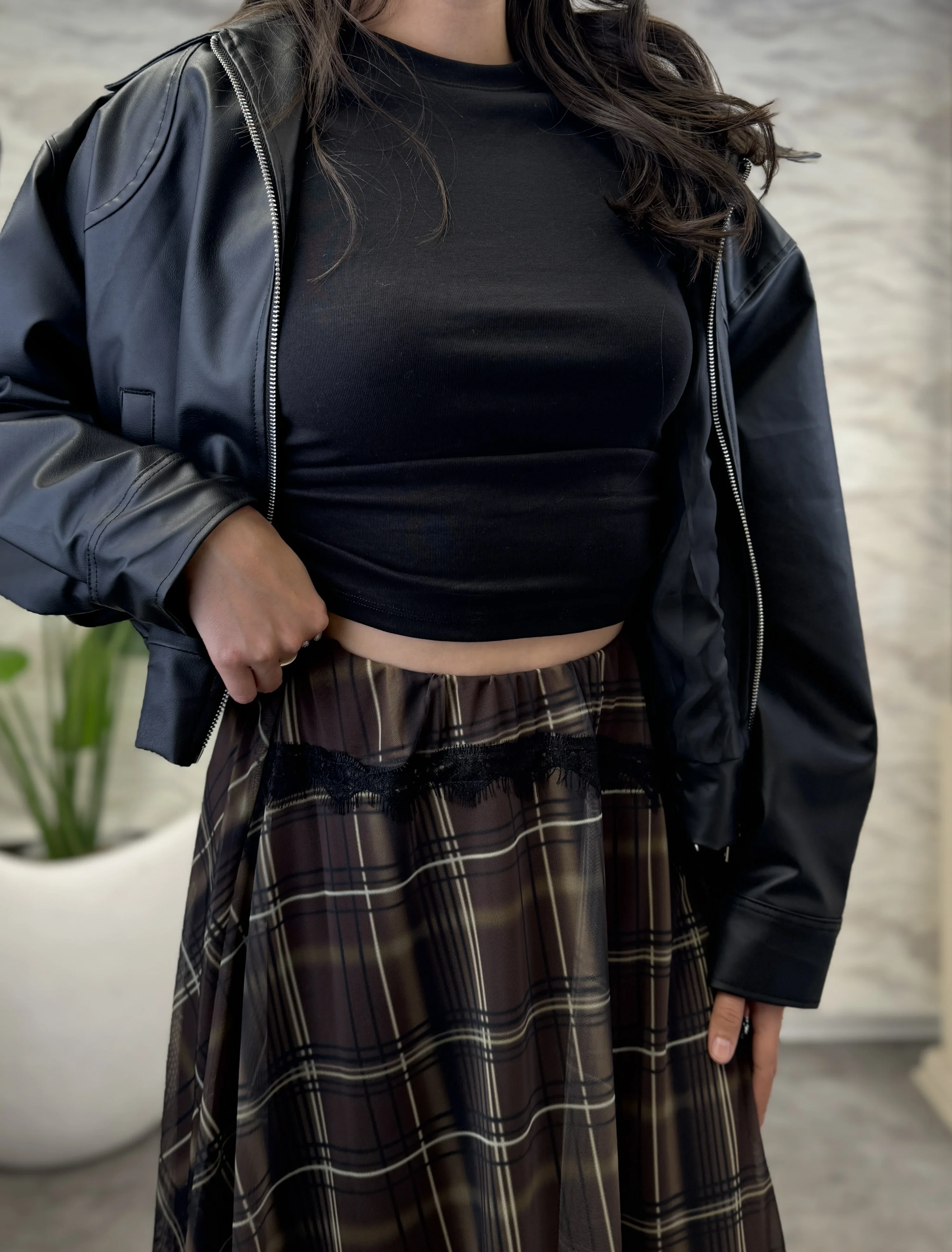 Dantel Detay Altı Asimetrik Uzun Etek