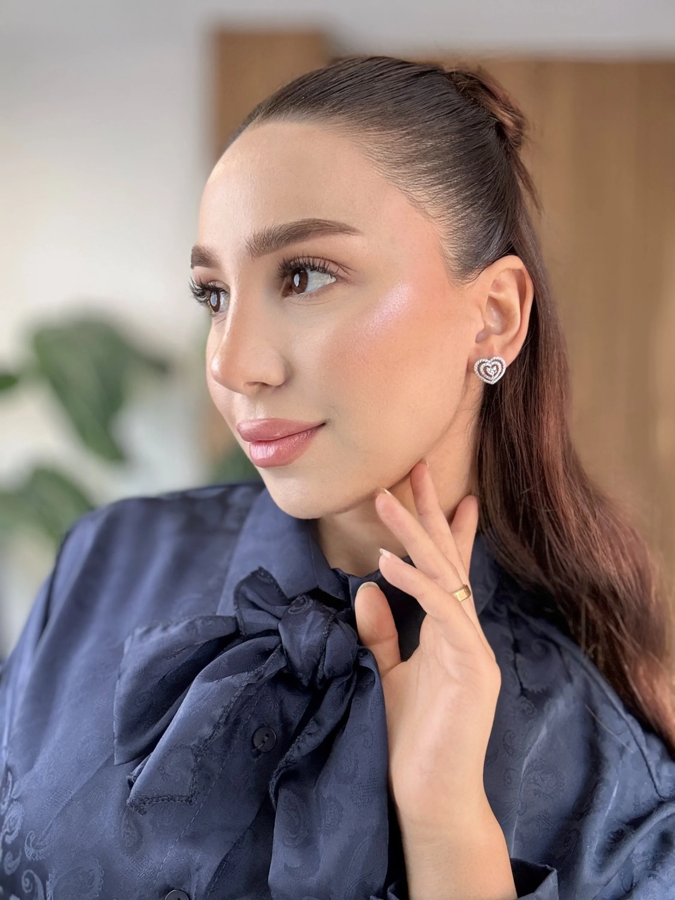 Mini Kalpli Taş Detaylı Gümüş Küpe