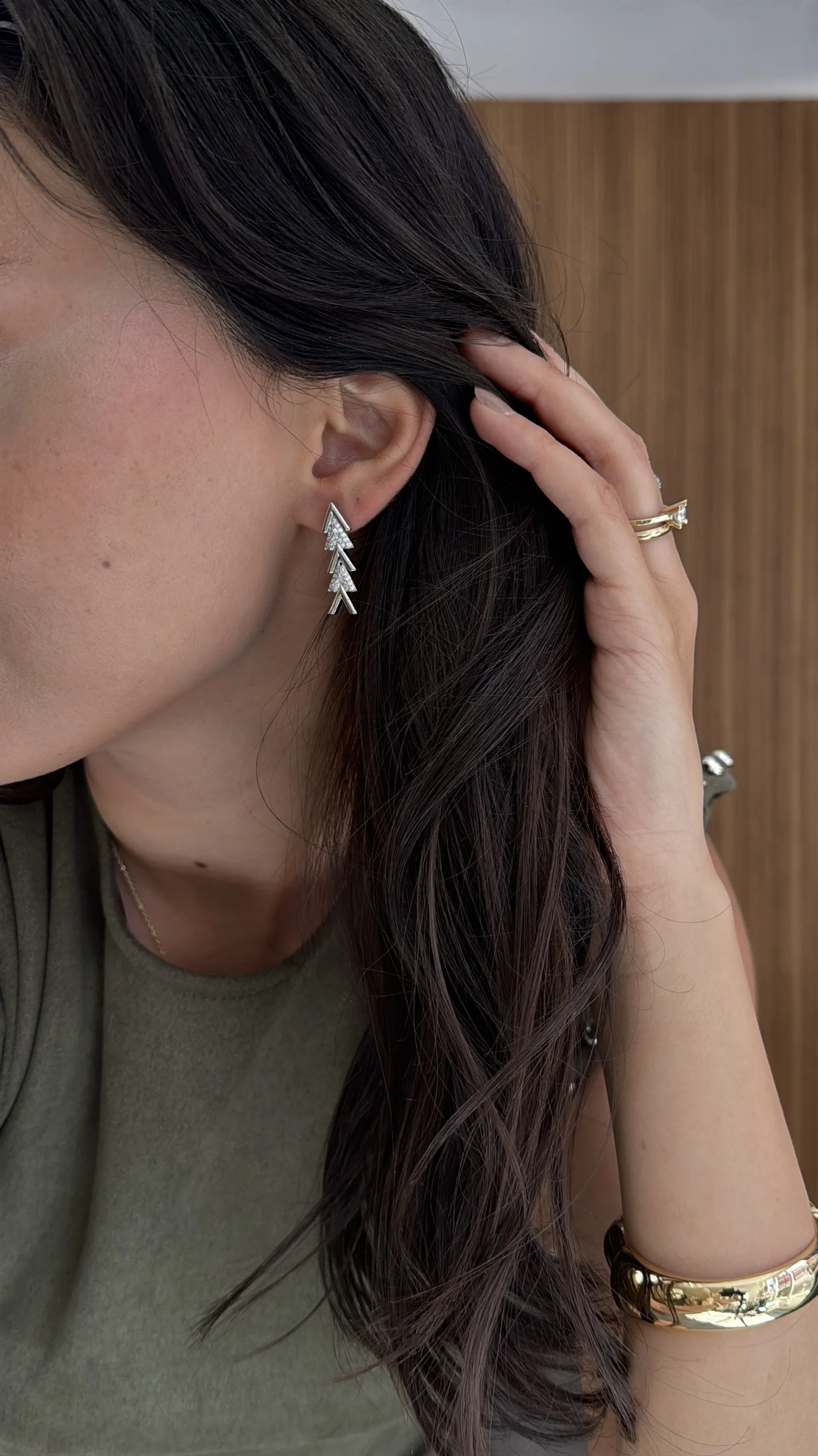 Taşlı Ok İşareti Küpe