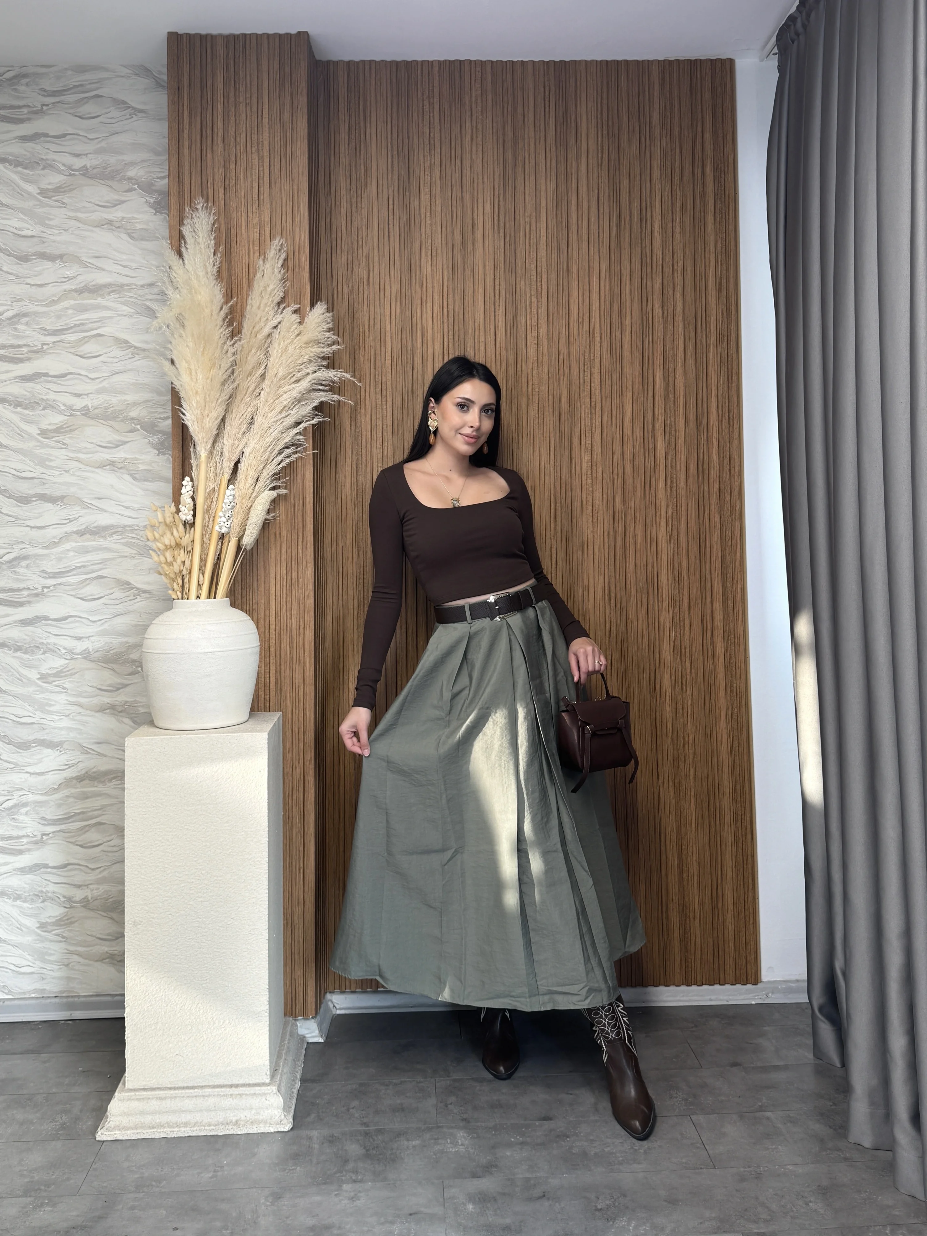 Kemerli Pileli Midi Etek