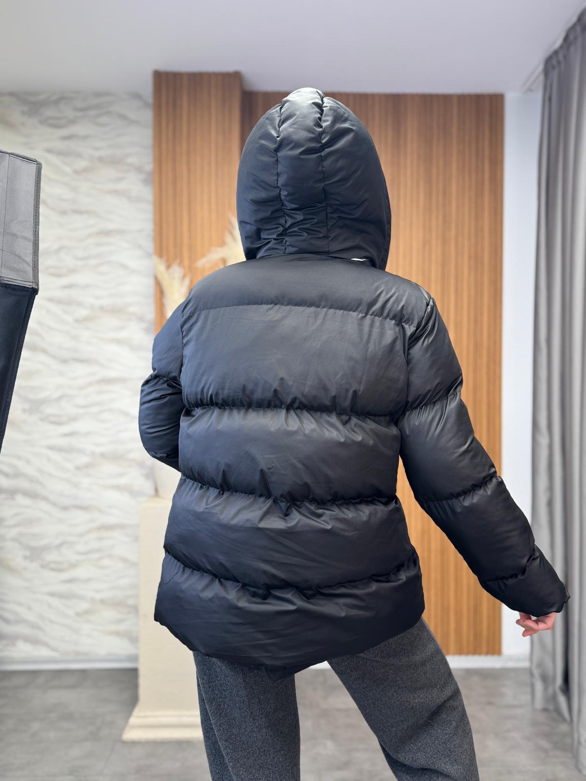 Kapüşonlu Bağcıklı Uzun Şişme Mont