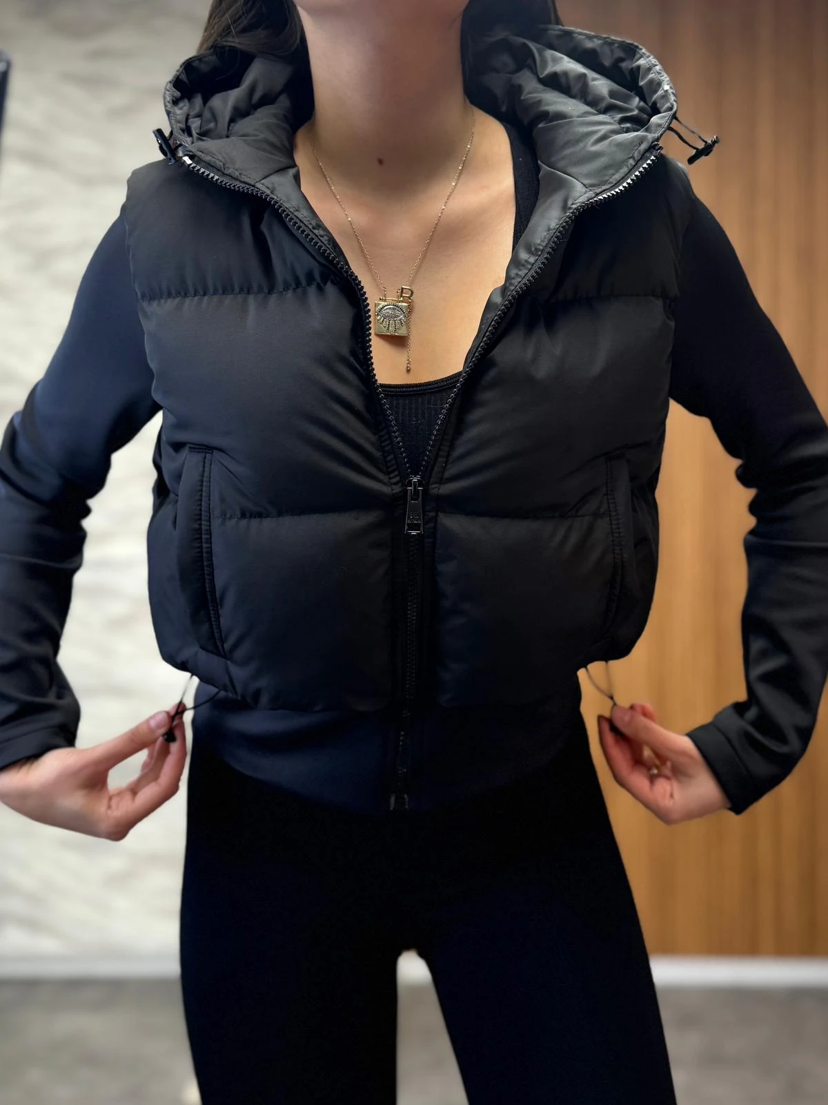 Beli Manşetli Kısa Mont