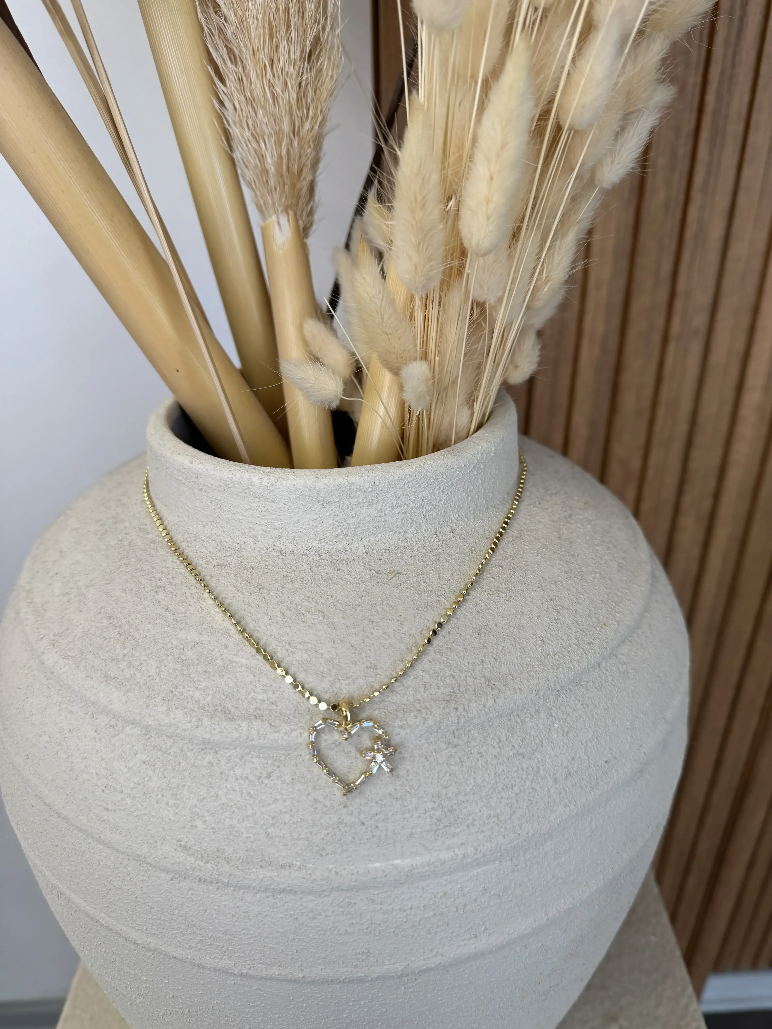 Pullu Kalp Ve Çiçek Detaylı Kolye