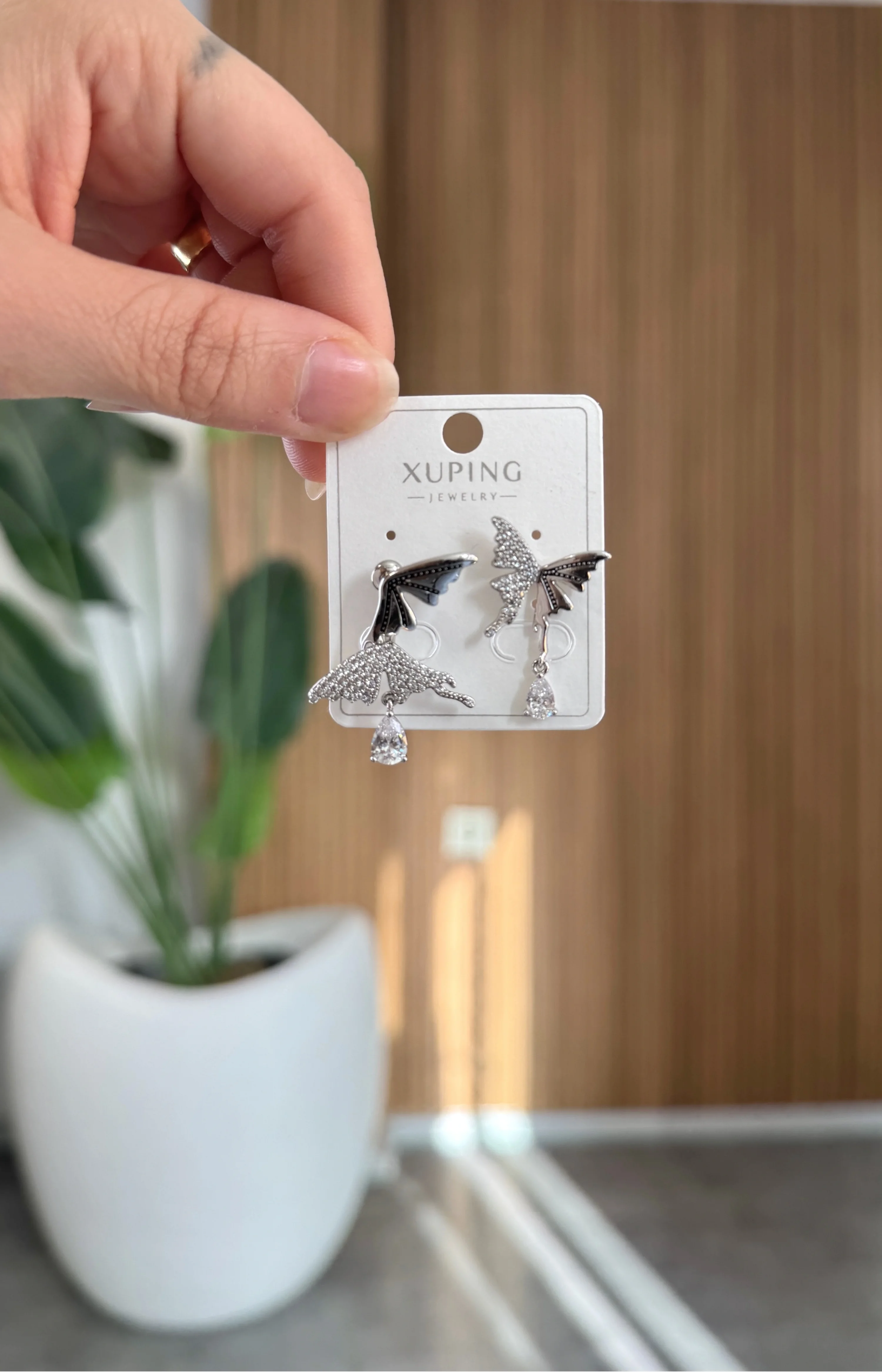 Kelebek Detaylı Küpe