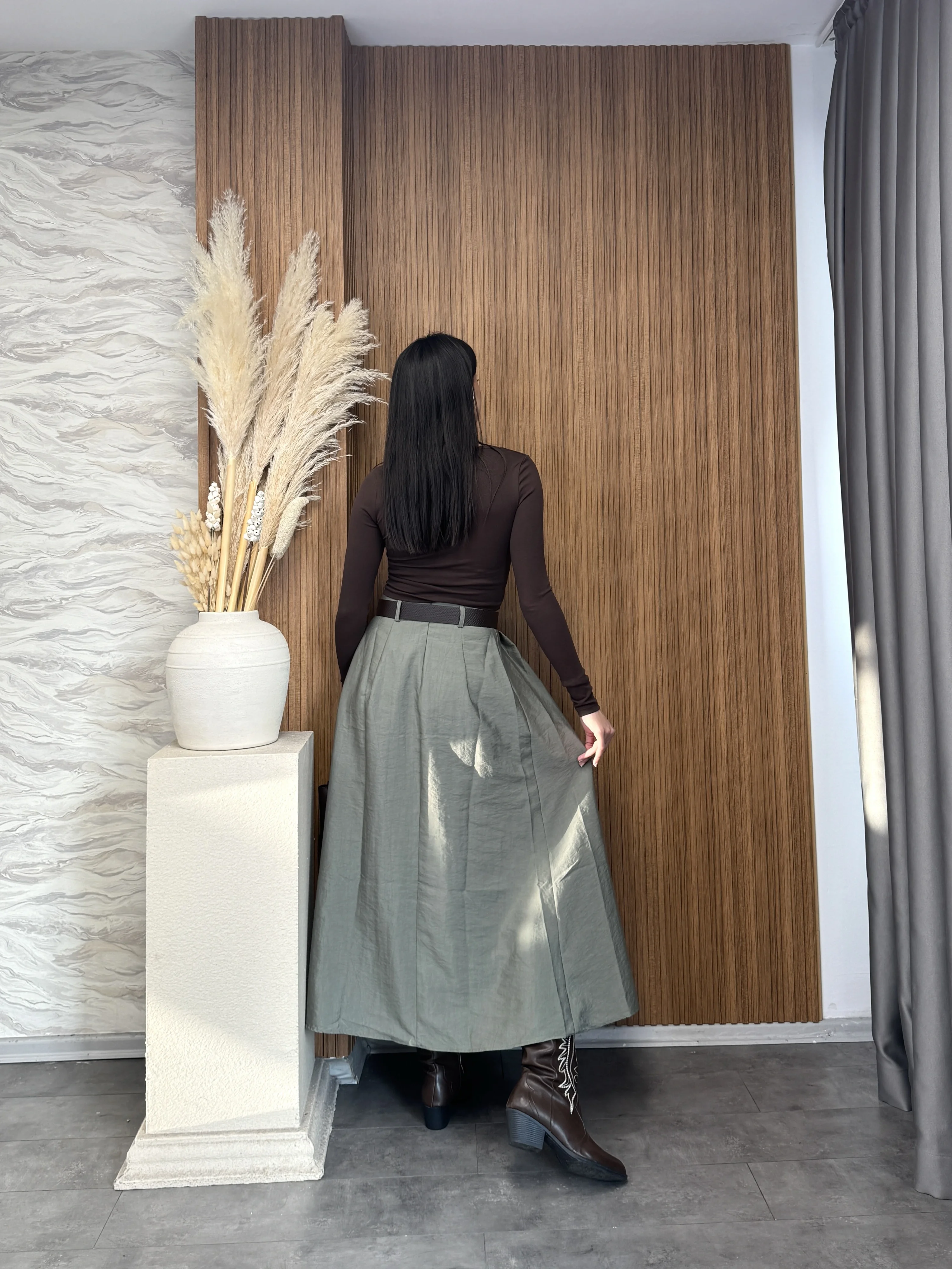 Kemerli Pileli Midi Etek