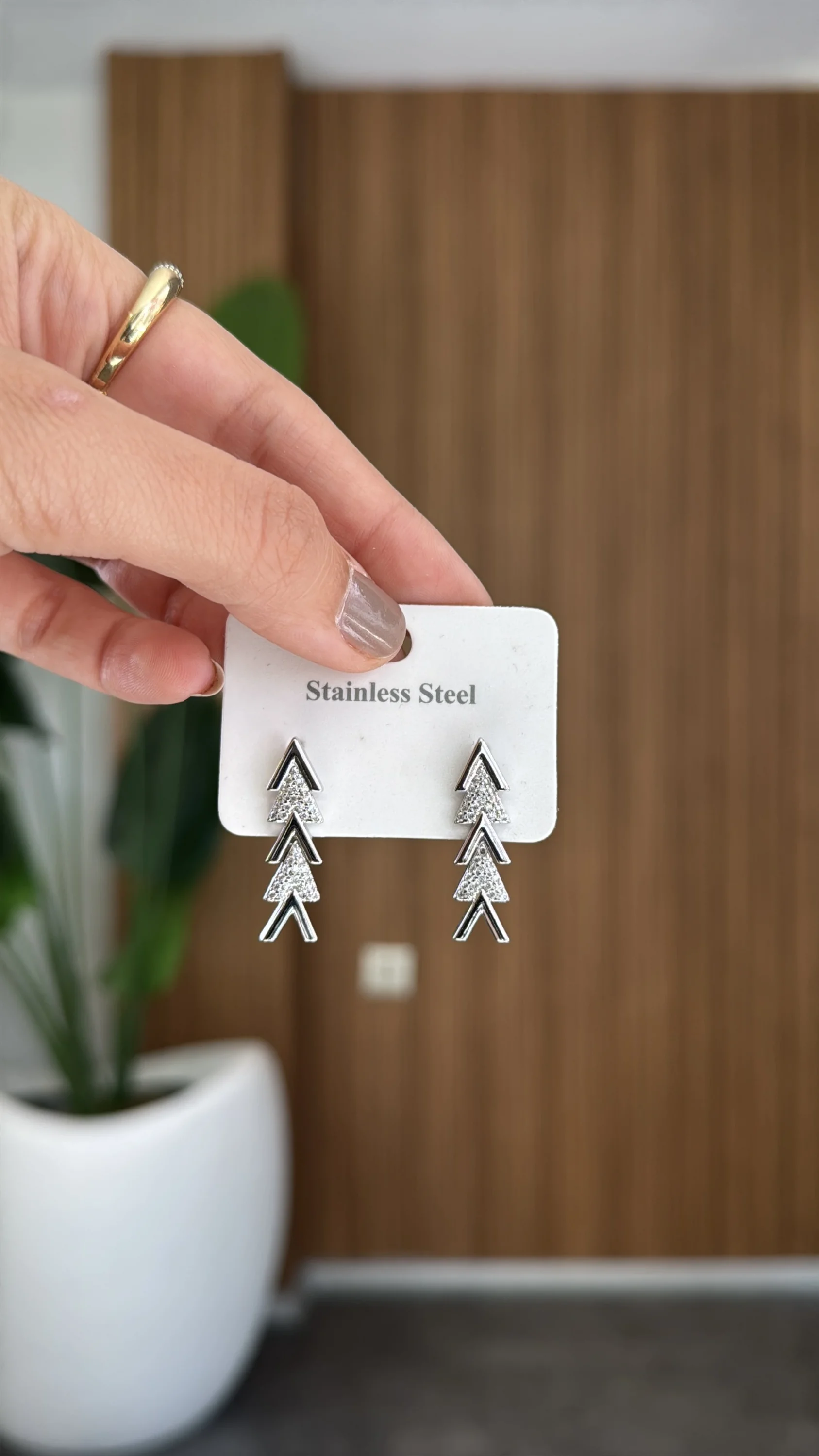 Taşlı Ok İşareti Küpe