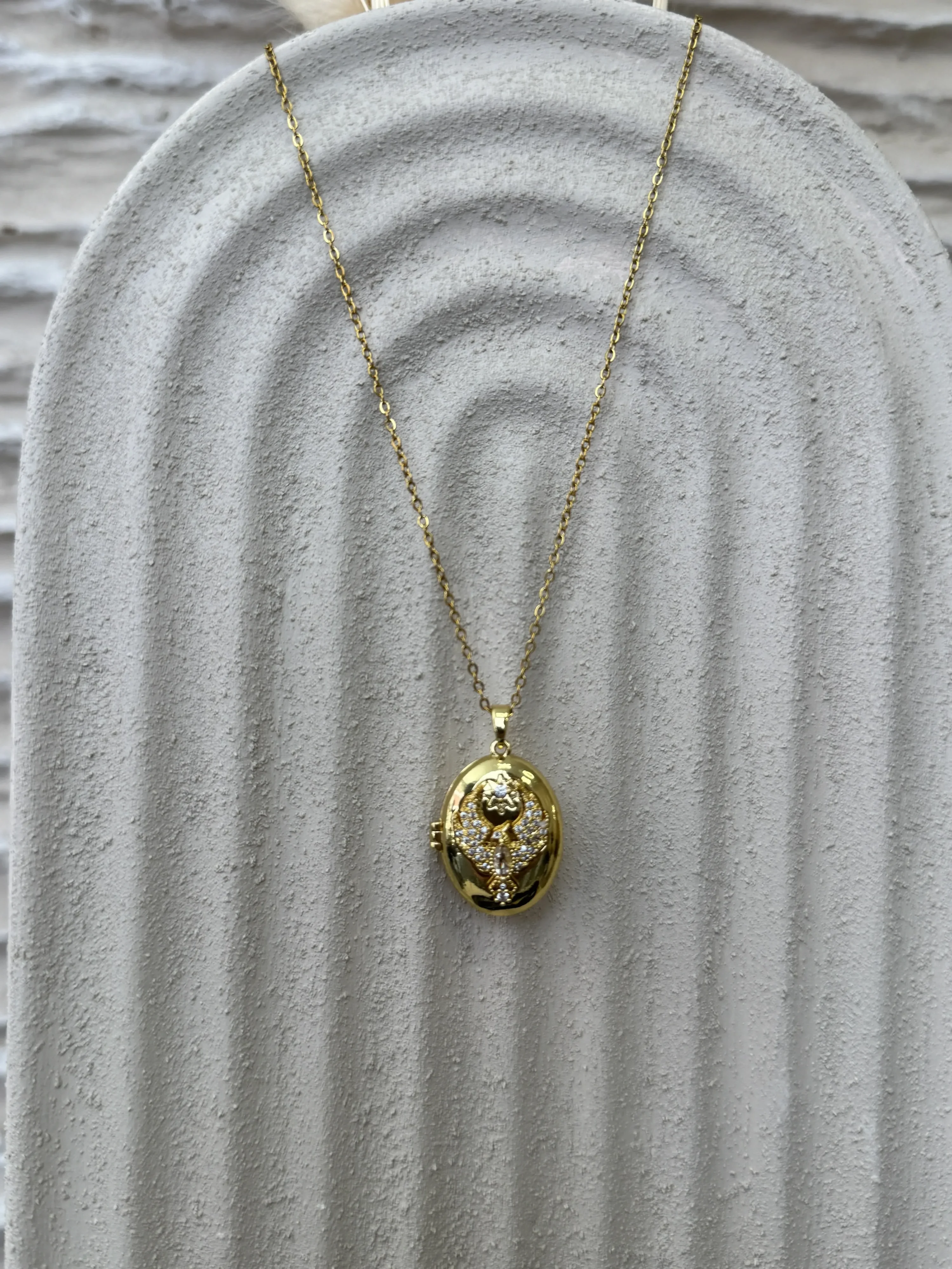 Anka Taşlı Kapaklı Gold Kolye