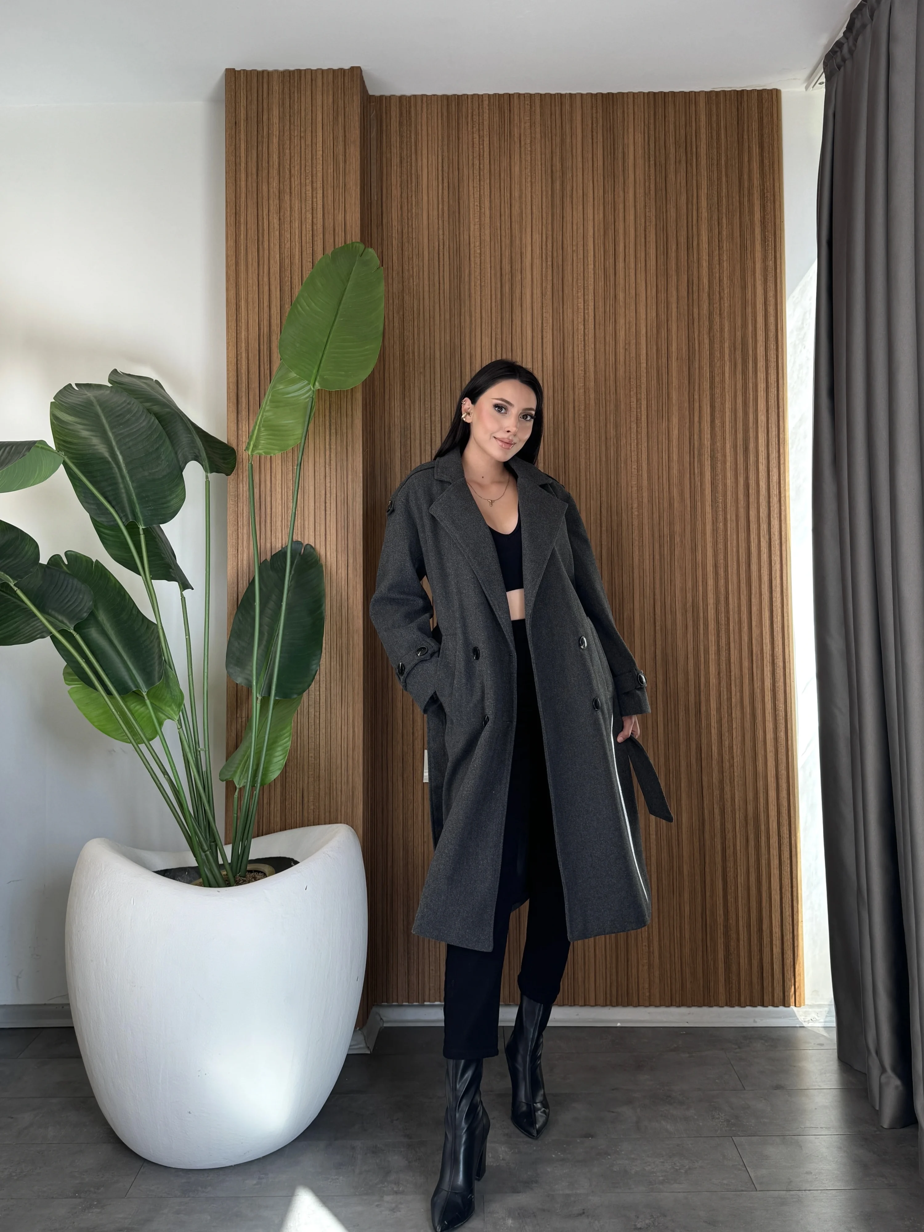 Düğme ve Kemerli Kaşe Kaban