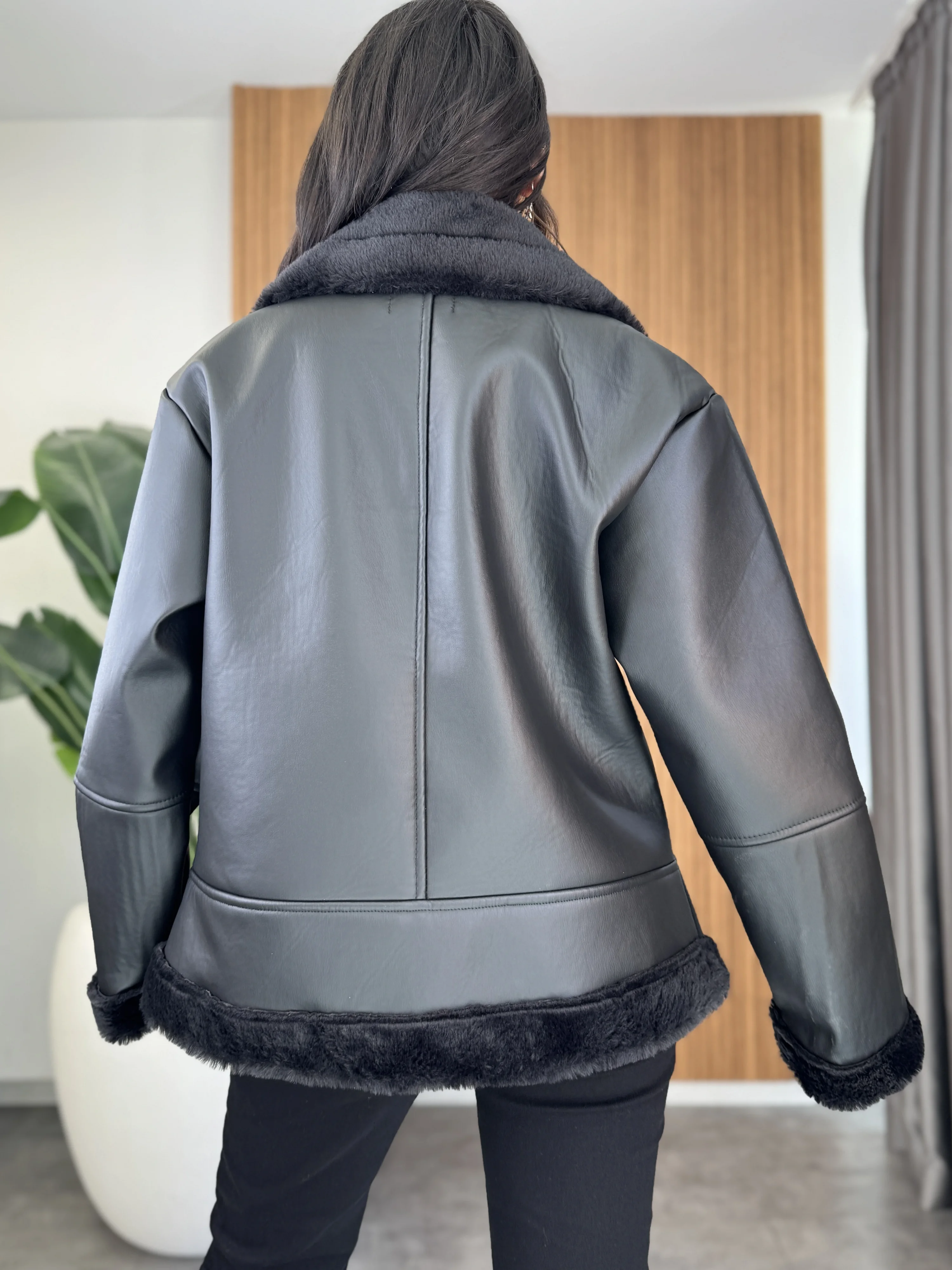 İçi Peluş Deri Ceket