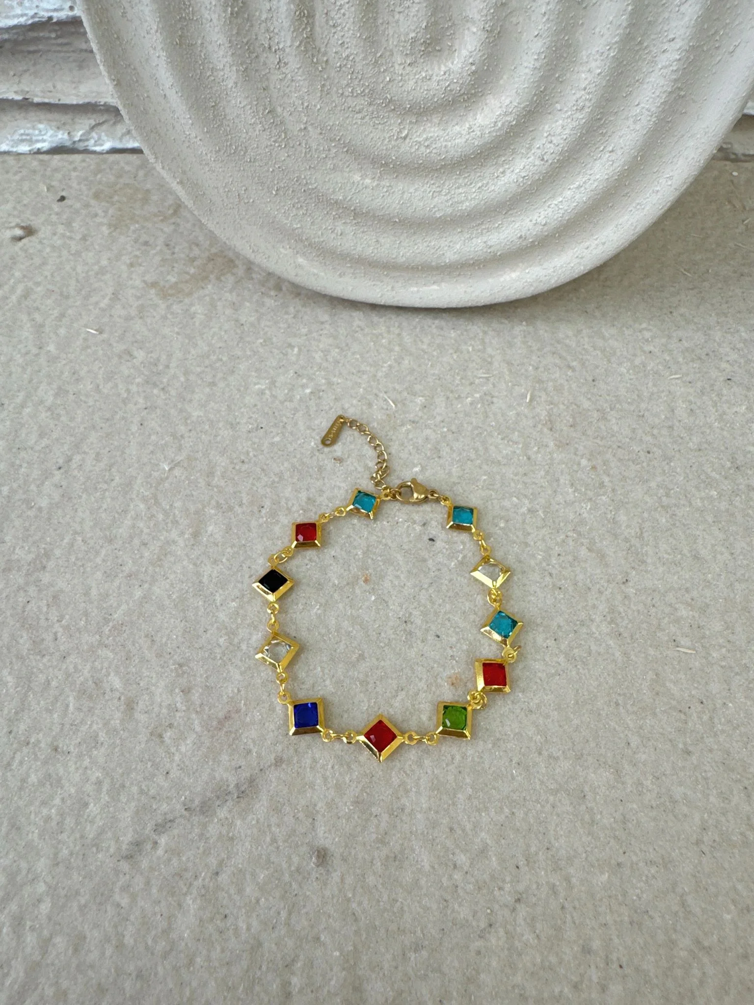 Renkli Ve Kare Taş Model Gold Bileklik