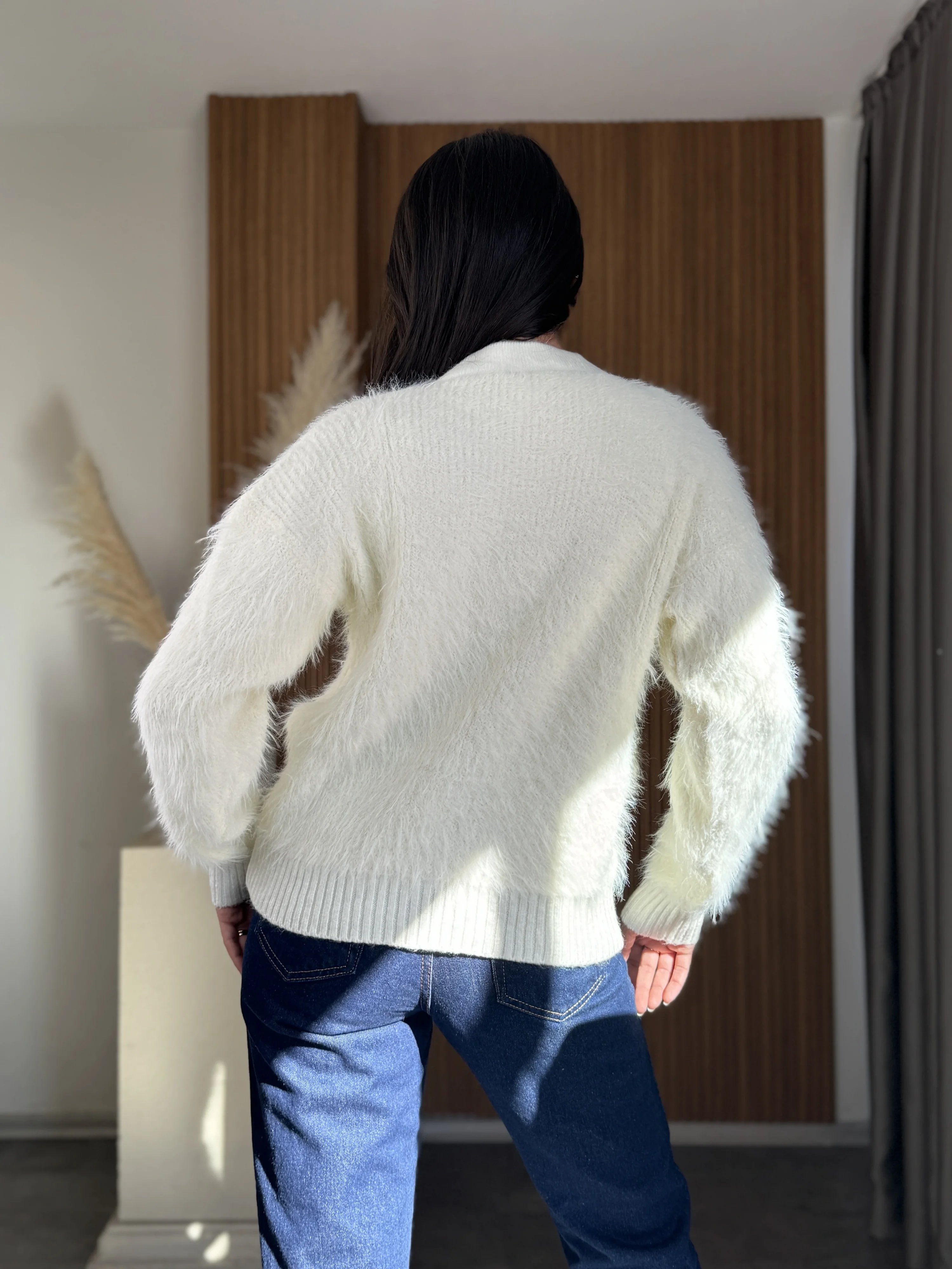 Taşlı Gümüş Çiçek Düğmeli Peluş Hırka