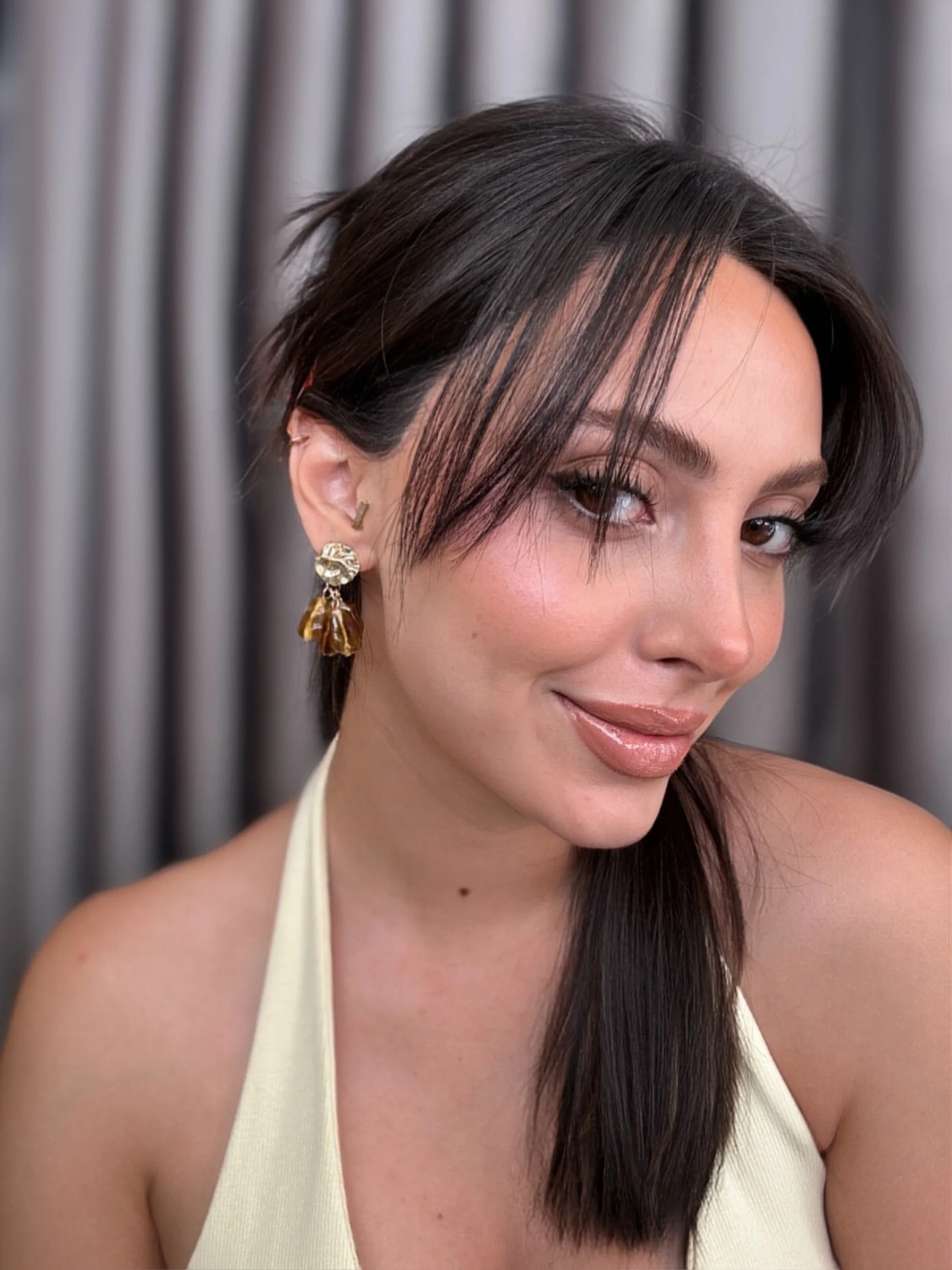 Gold ve Taş Detaylı Küpe