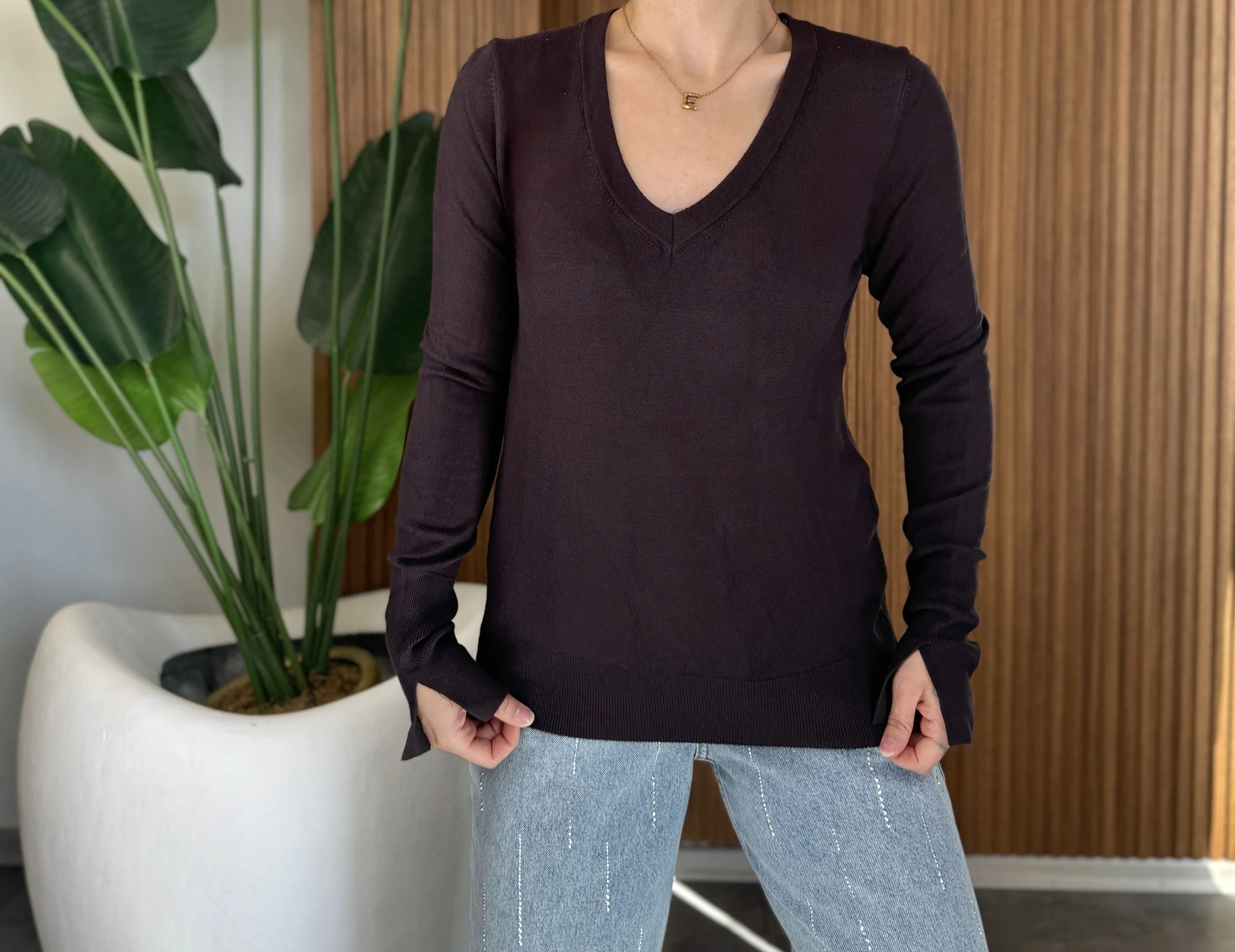 Kolları Yırtmaçlı V Yaka Kazak