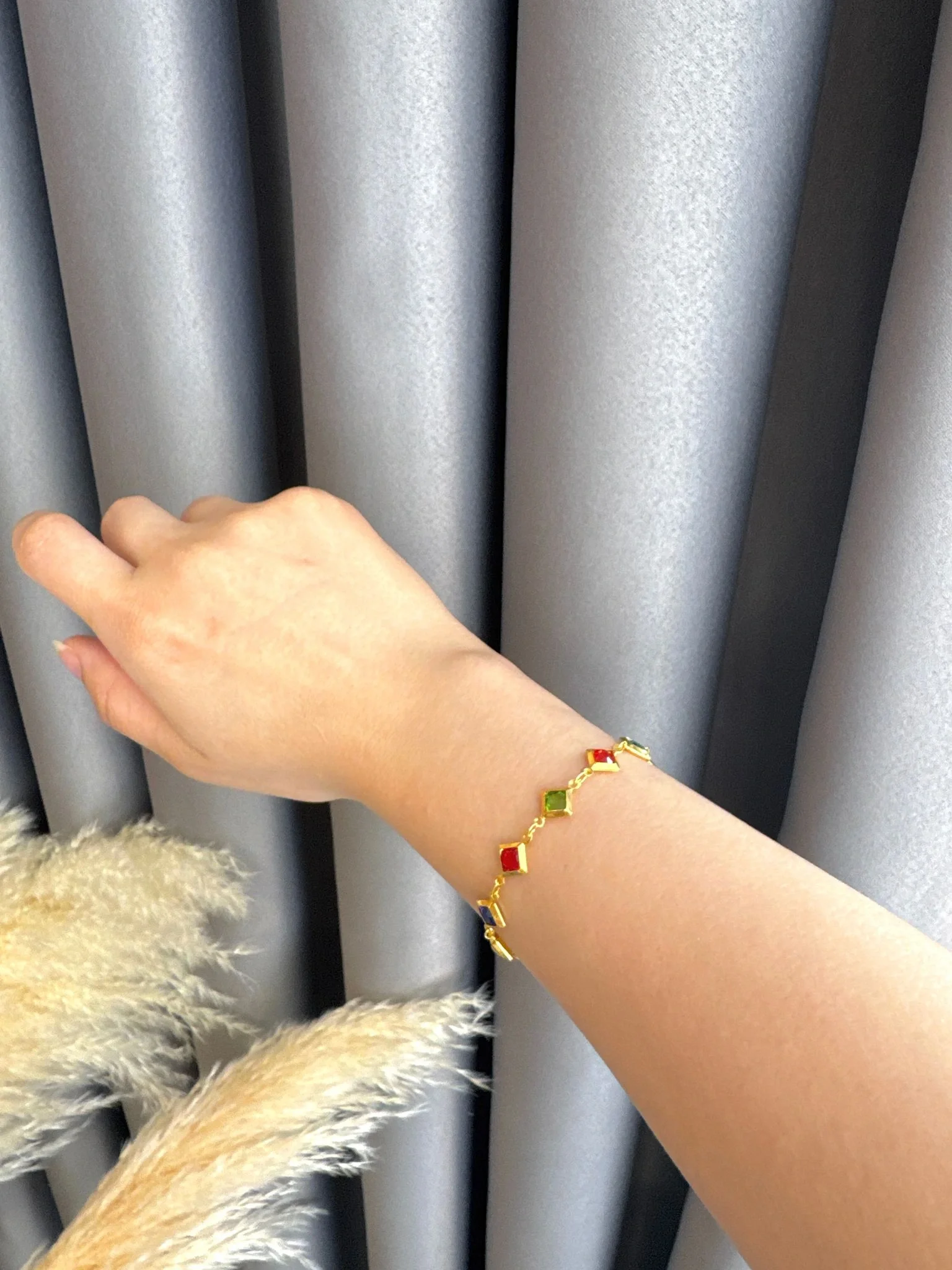 Renkli Ve Kare Taş Model Gold Bileklik