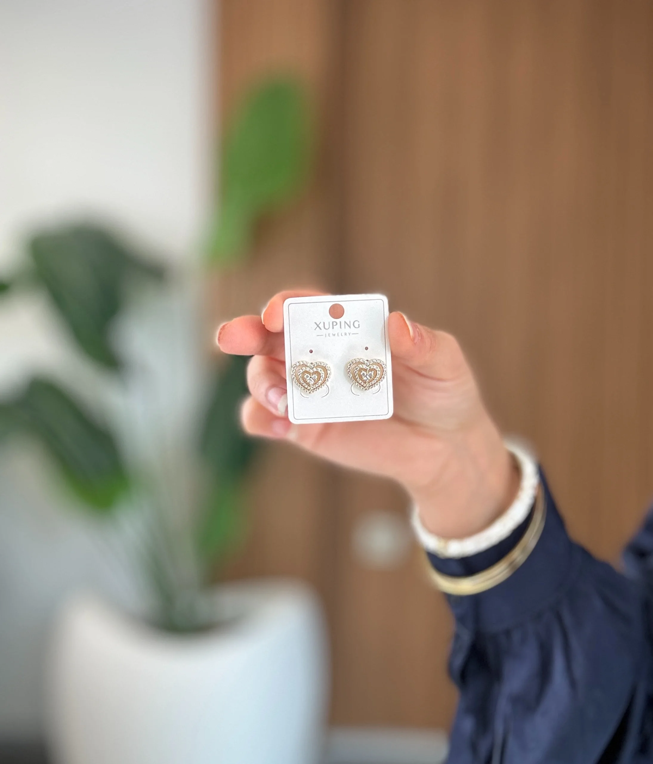 Mini Kalpli Taş Detaylı Gold Küpe