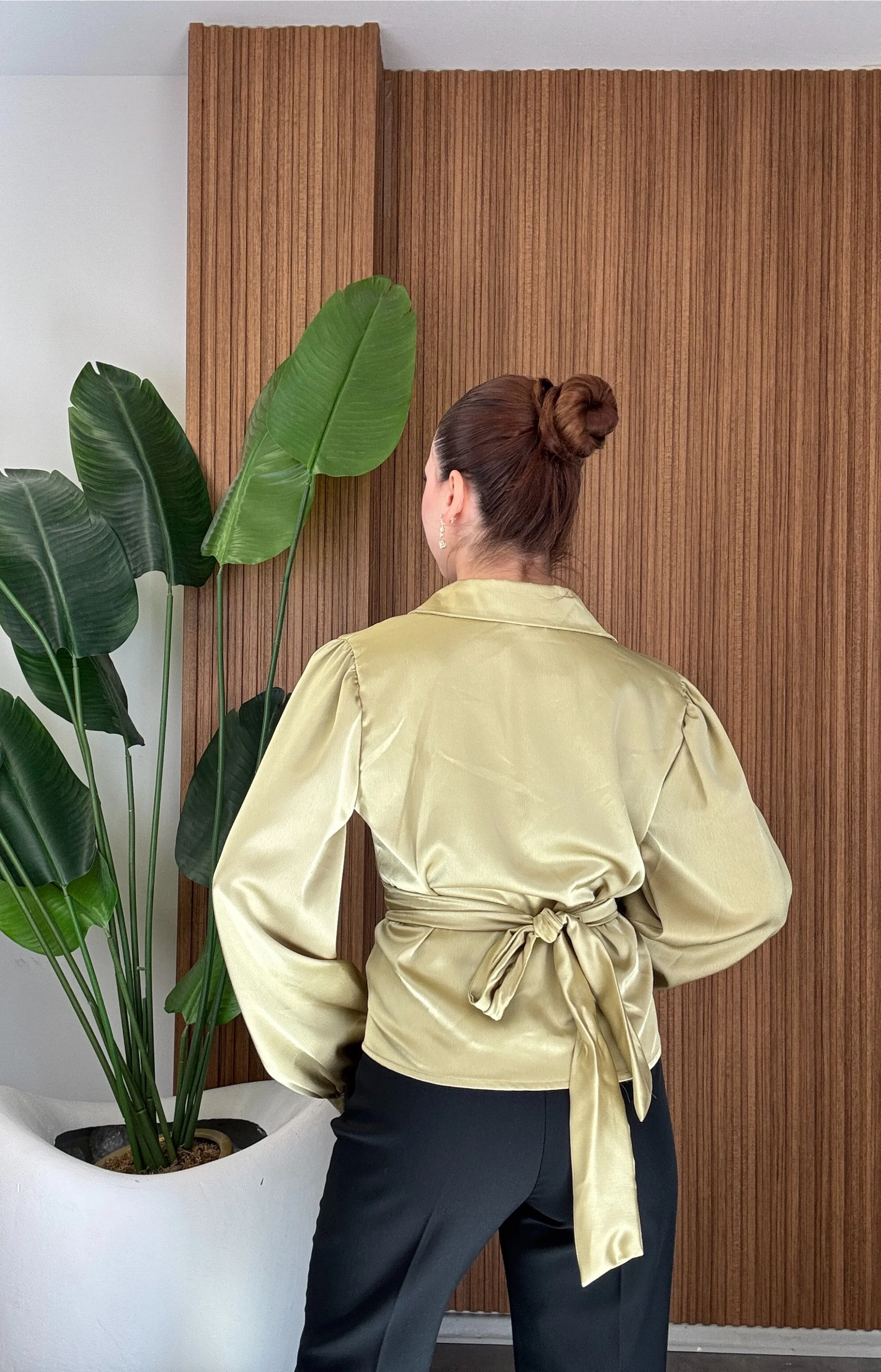 Bağlama Detaylı Saten Gömlek
