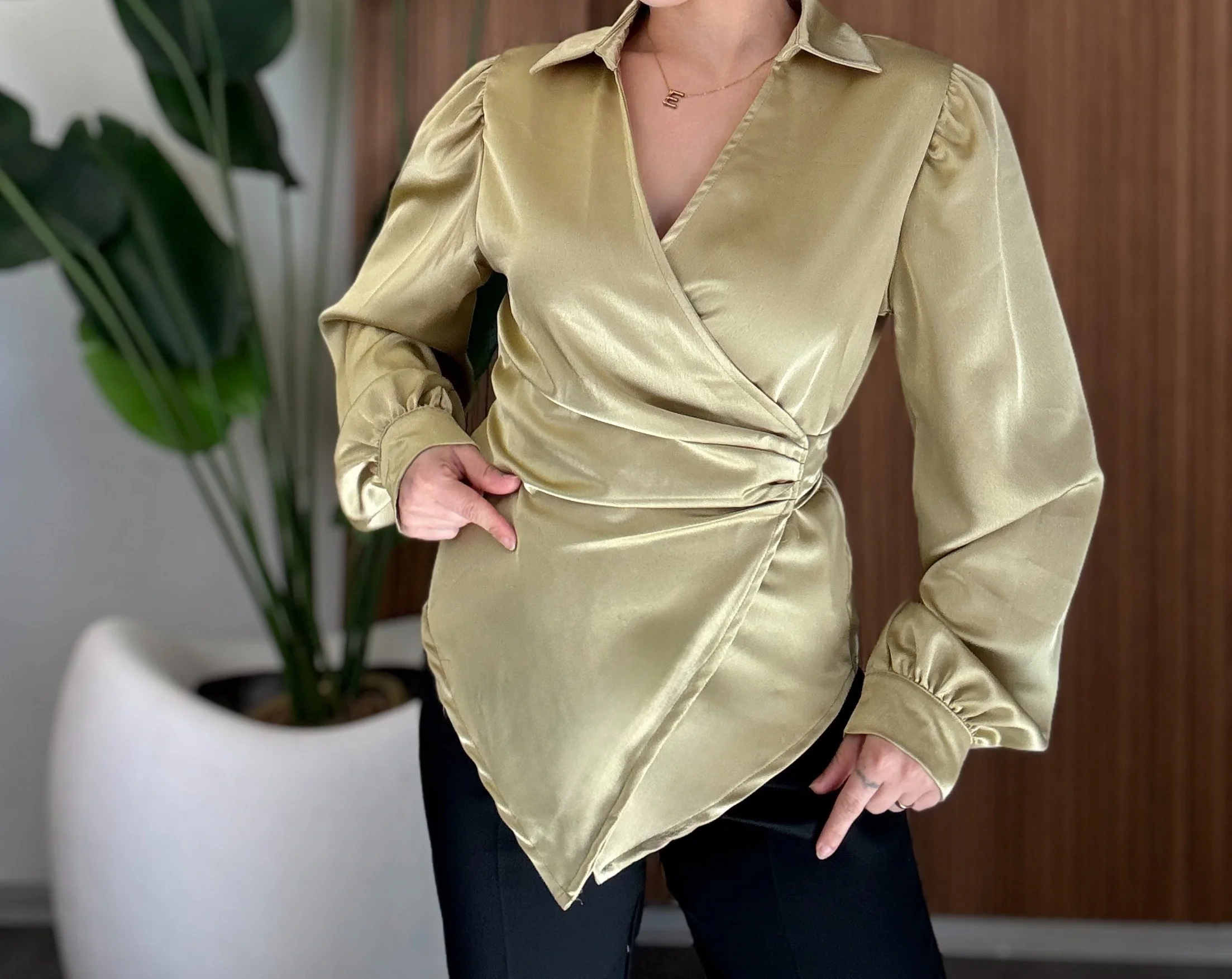 Bağlama Detaylı Saten Gömlek