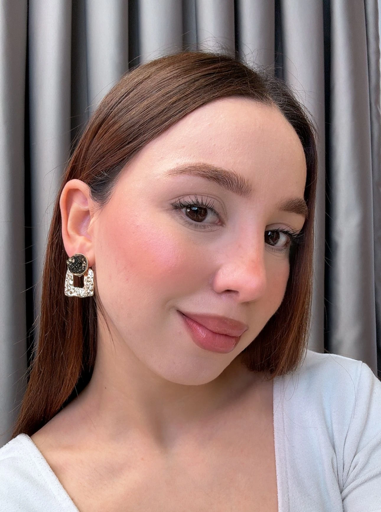 Siyah Taşlı Zarif Küpe